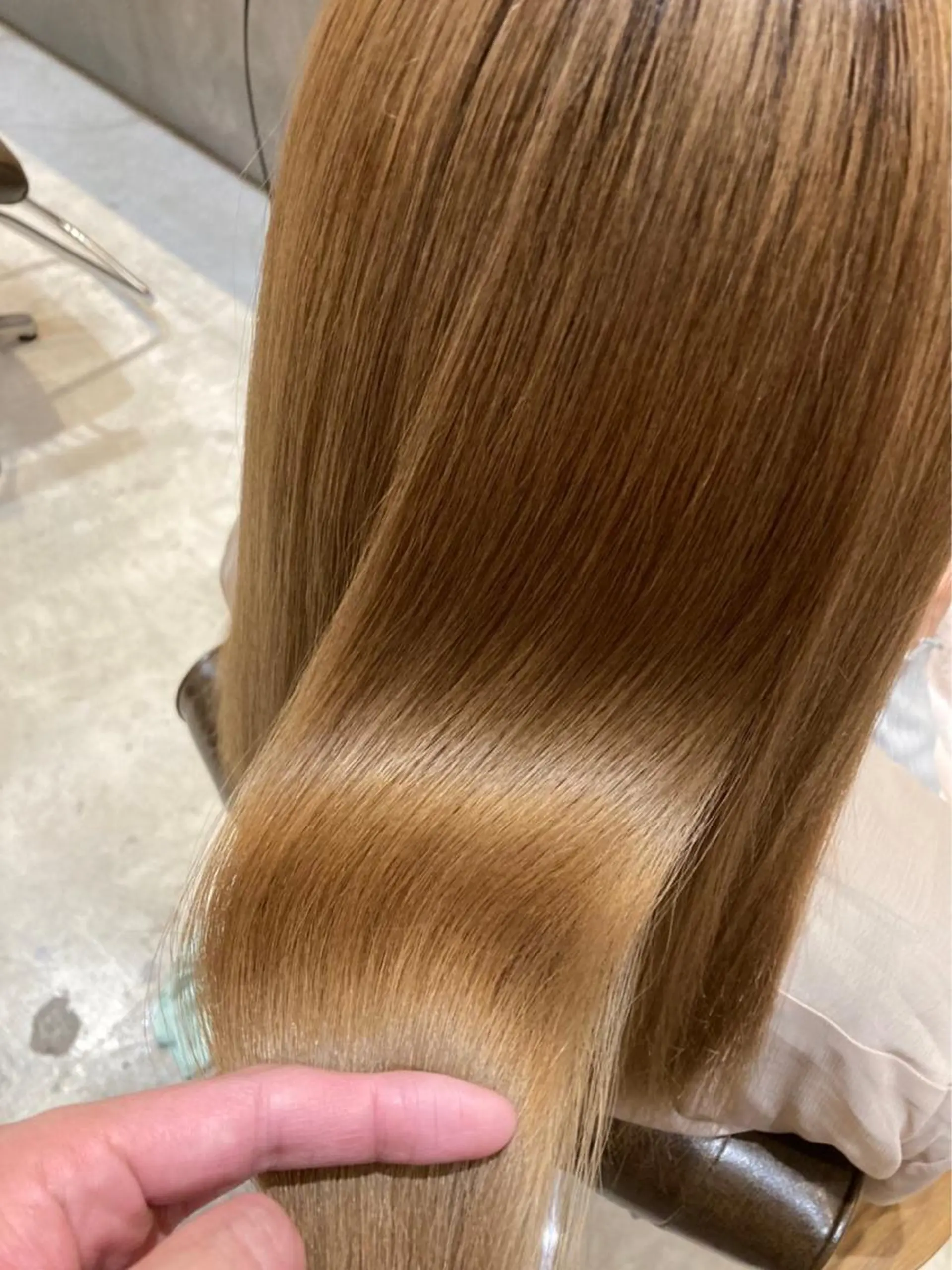 セミロング カラー ベージュカラー ハイトーンカラー ハイトーンベージュ 髪質改善 メンズパーマ・ 美髪縮毛矯正・坂田のヘアスタイル