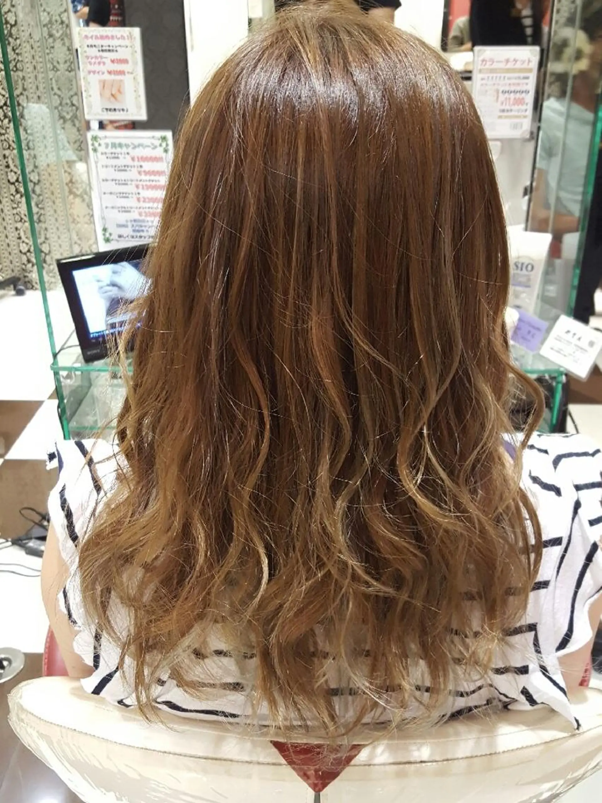 セミロング カラー ヘアアレンジ アッシュ ベージュカラー インナーカラー 秋山 幸太のヘアスタイル