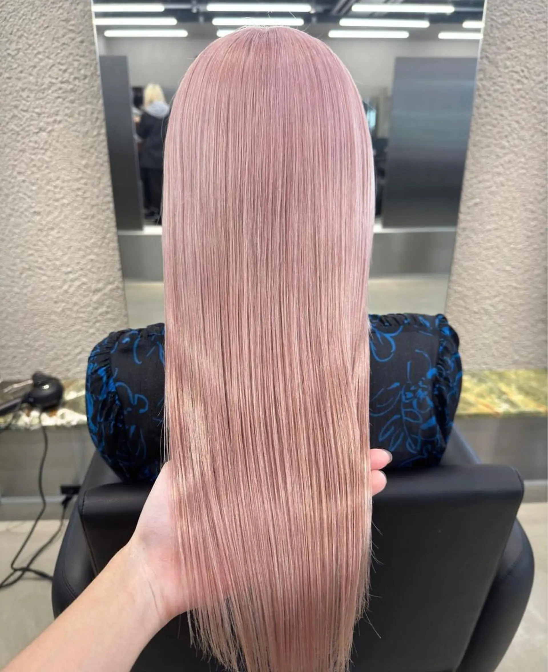 ロング カラー ブリーチ レイヤーカット トリートメント ハイトーン/ ブリーチ/縮毛矯正のヘアスタイル