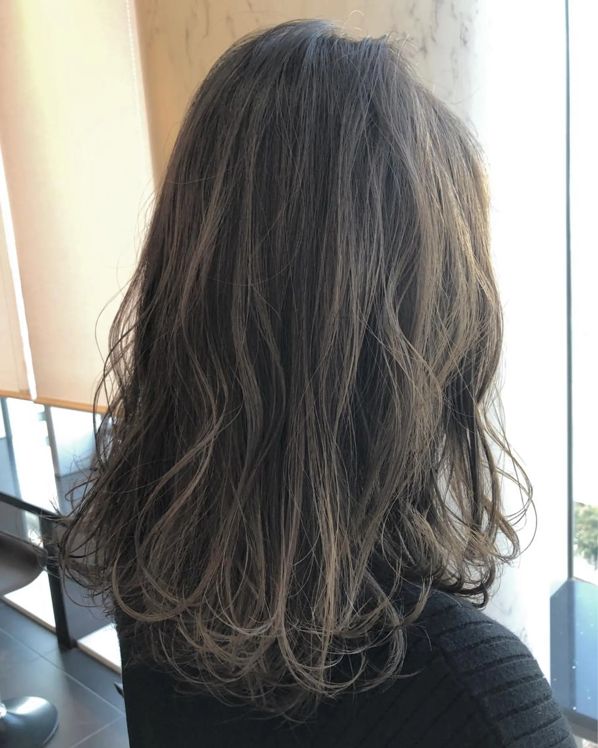 ミディアム カラー グレージュ カット ヘアカラー トリートメント ヘッドスパ 小田 莉加子のヘアスタイル