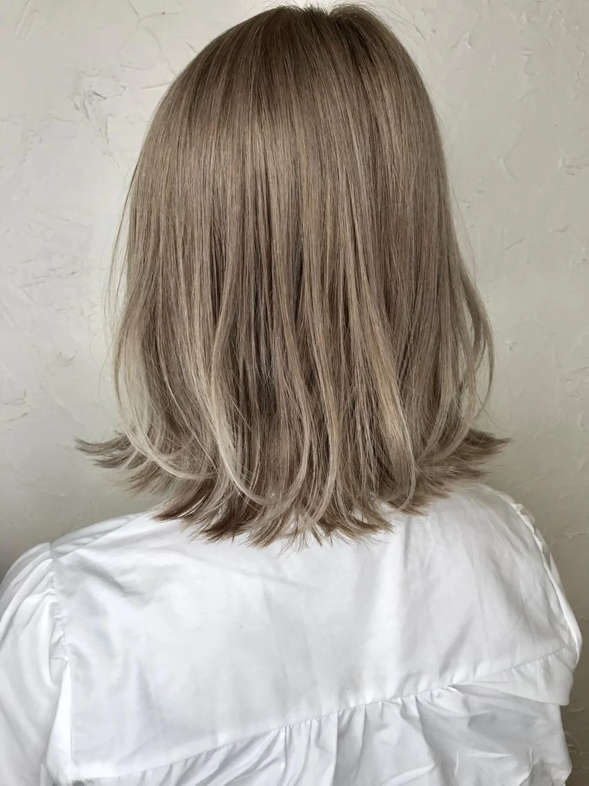 ミディアム カラー ベージュカラー ホワイトベージュ 盛れる顔周りカット ♥️韓国ヘア"ちぇるのヘアスタイル