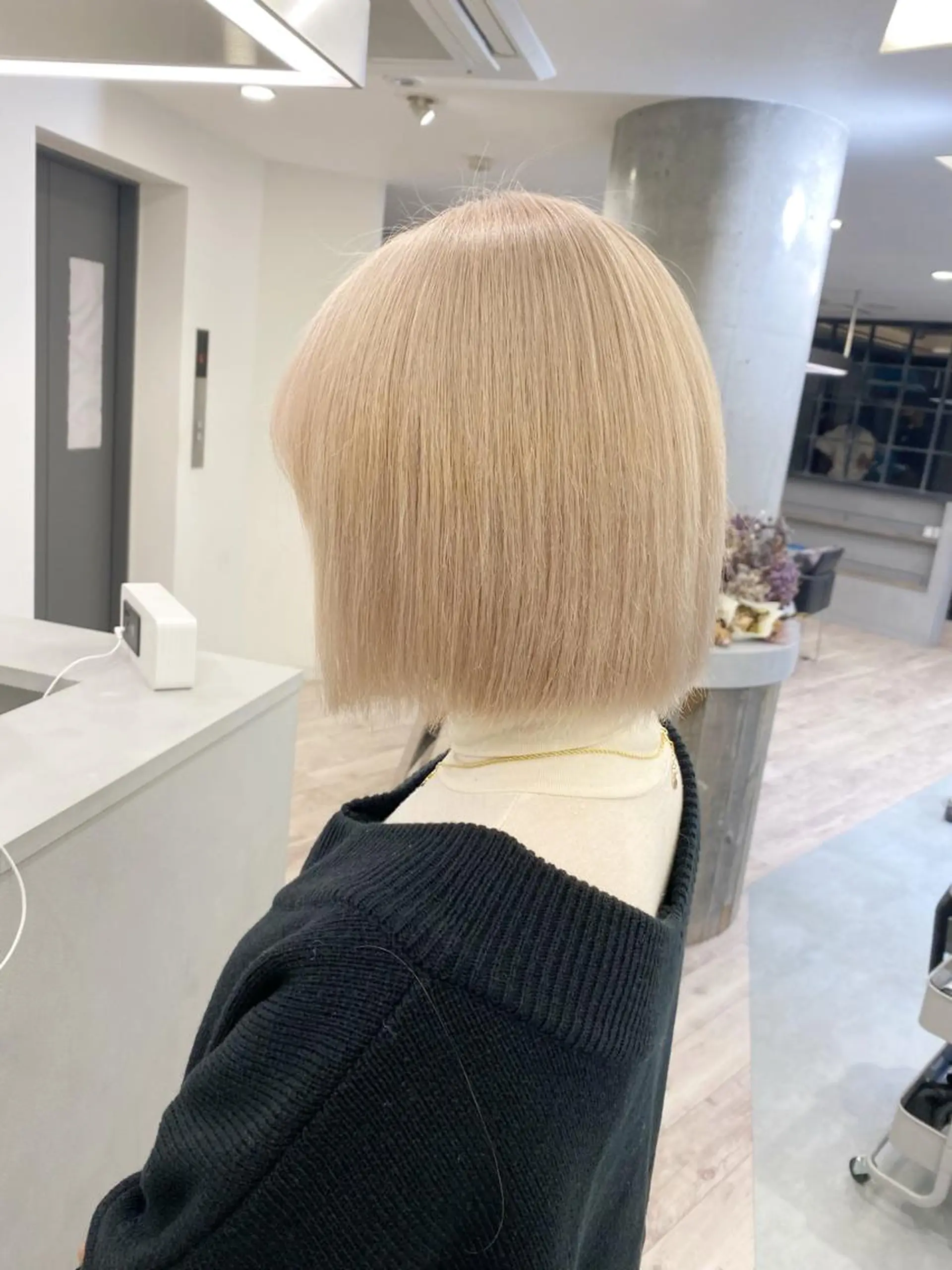 ショート カラー ベージュカラー ブリーチ ケアブリーチ 透明感カラー ハイトーンカラー ヘアカラー ハイトーン特化サロン 🍑momo🍑のヘアスタイル