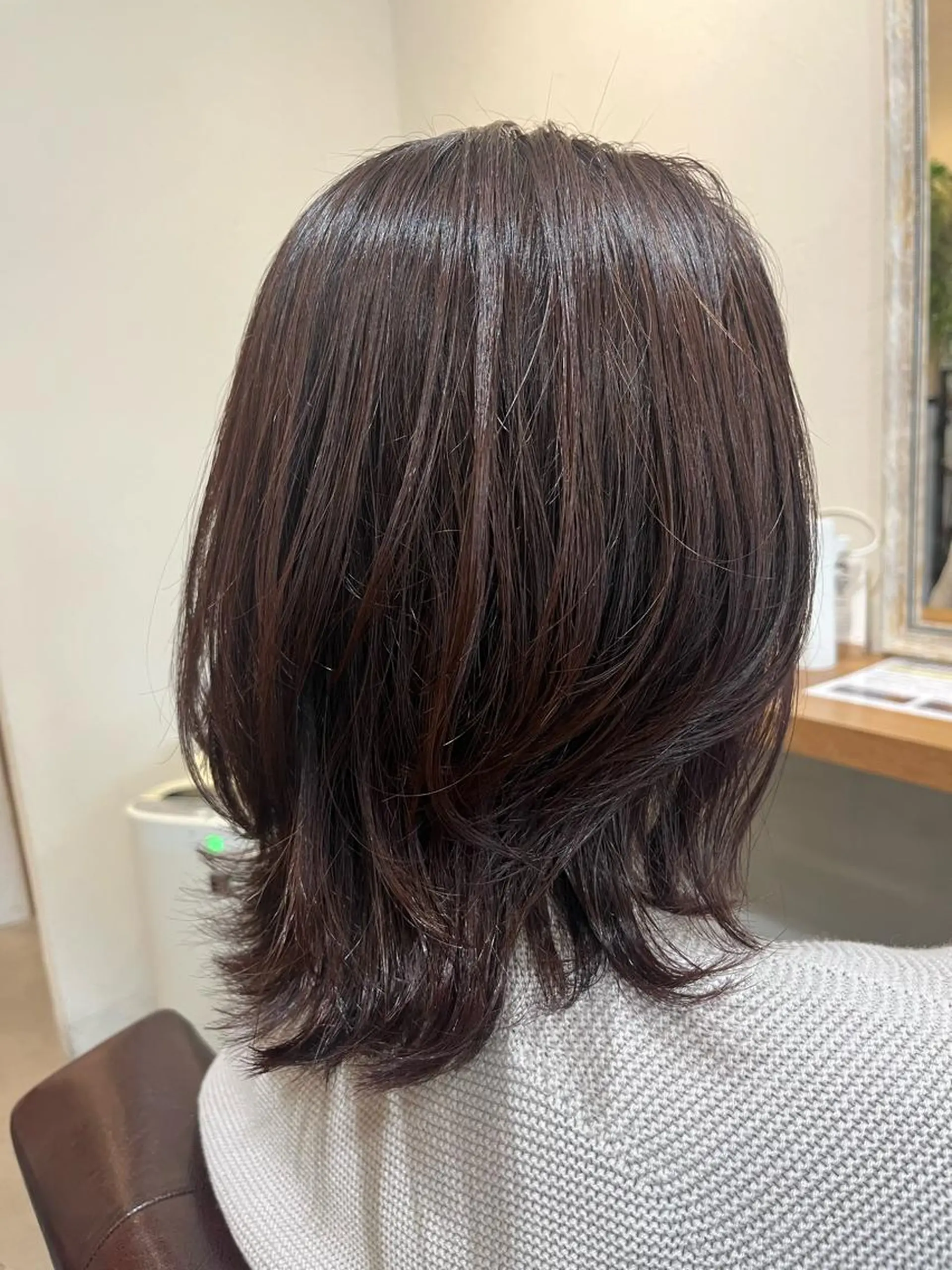 ミディアム カラー ピンクカラー レイヤーカット 外ハネヘア カット ヘアカラー トリートメント 三島 有佳里のヘアスタイル