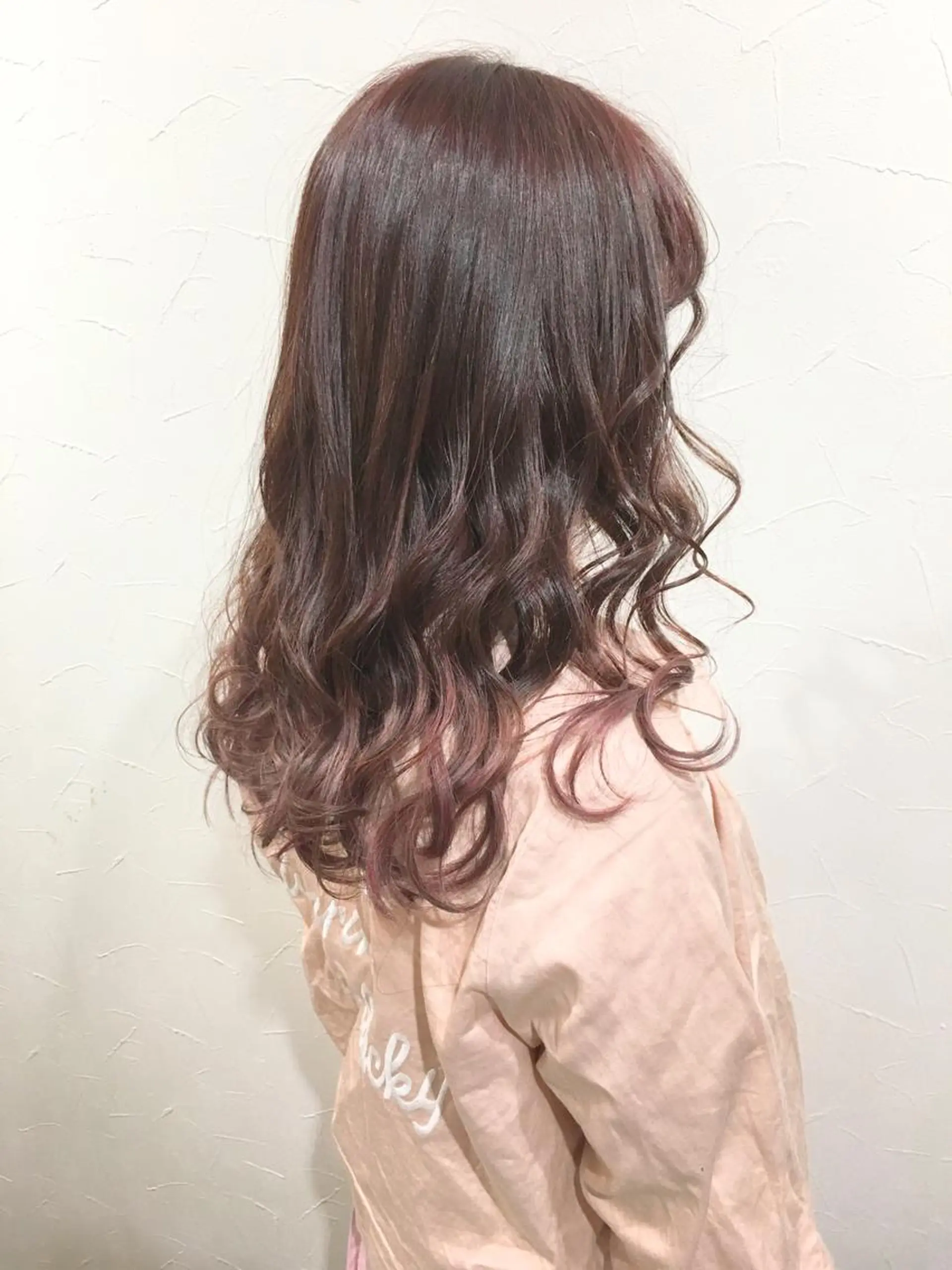 セミロング カラー ヘアアレンジ ブリーチ グラデーションカラー ピンクカラー 柔らか垢抜けｶﾗｰと ｶｯﾄ🫧ASUKAのヘアスタイル