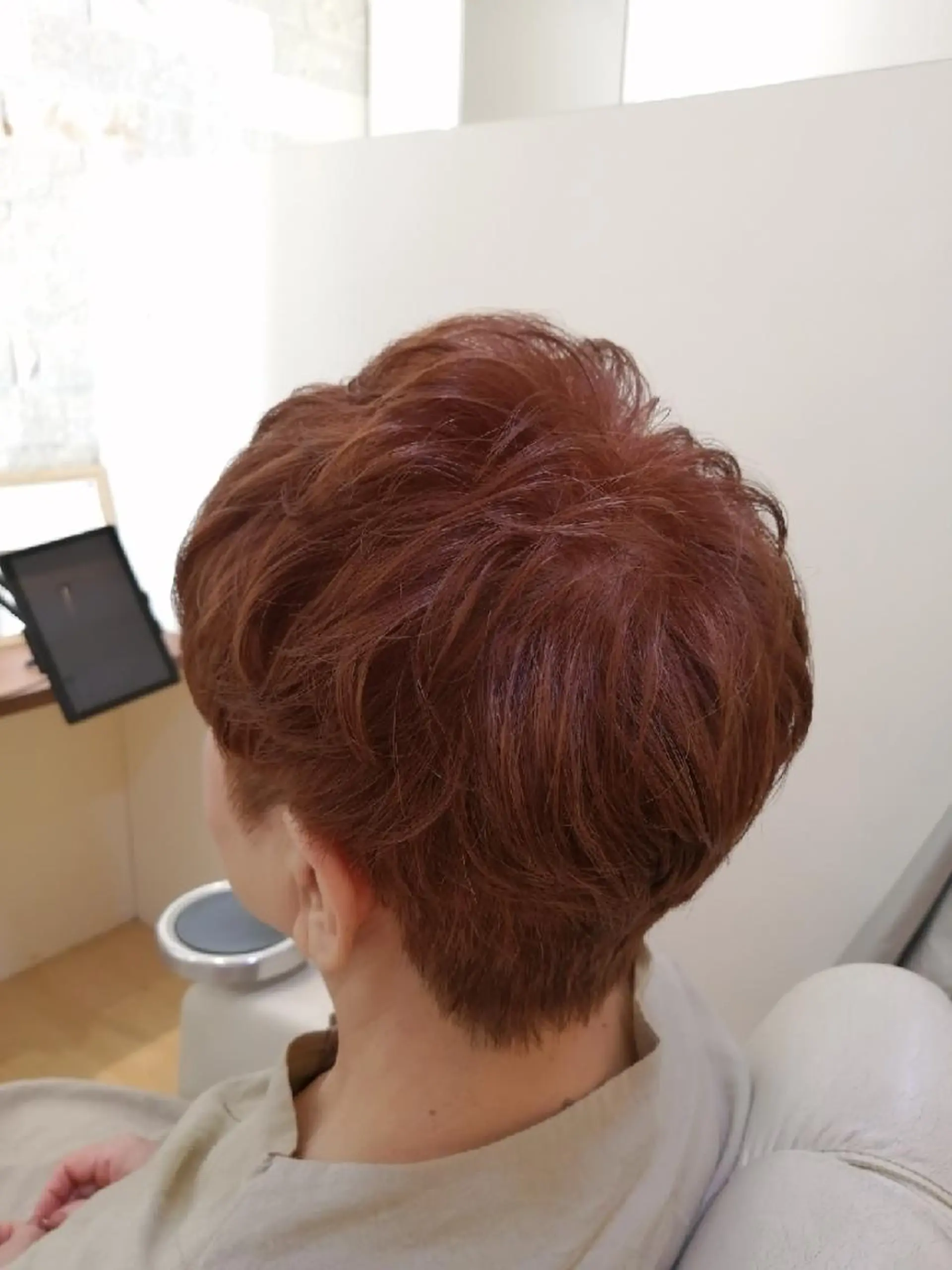 ショート カット ヘアカラー 鈴木 さやかのヘアスタイル