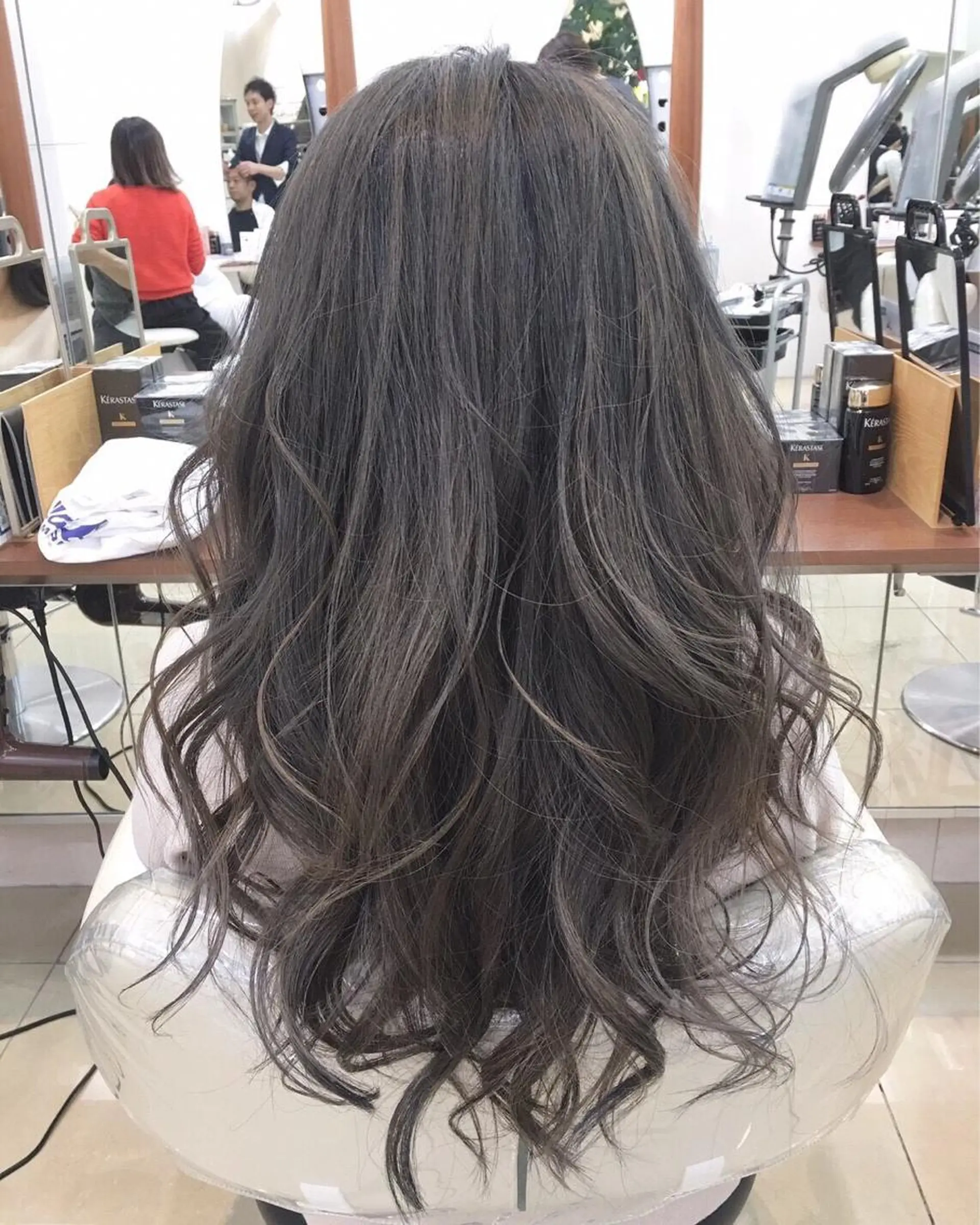 ロング 東梅田エリアカラー ヘアセットNo. 1のヘアスタイル