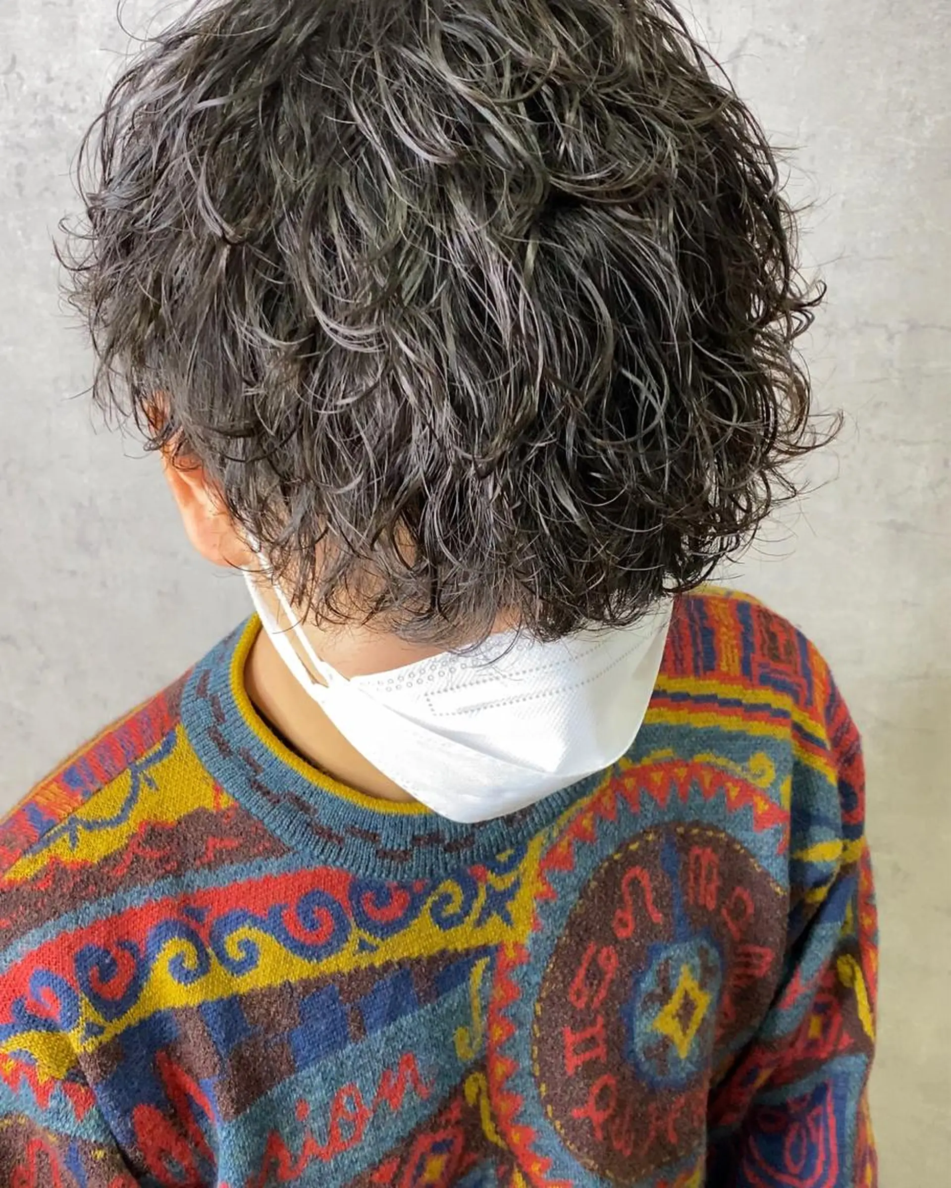 ショート パーマ メンズ 波巻きパーマ 神谷 凪のヘアスタイル