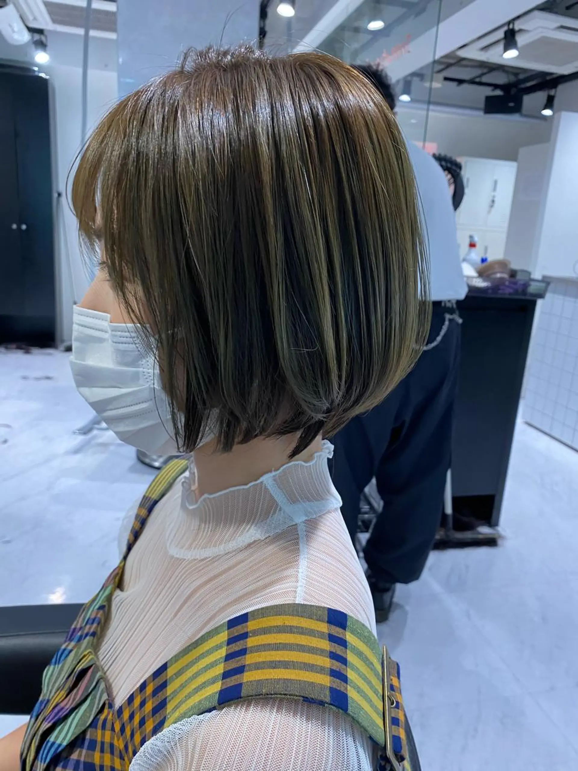 ショート カラー ショートボブ ベージュカラー ブリーチ ブリーチなしカラー オリーブベージュ 赤み消し韓国ヘア レイヤー縮毛🤍渡邉のヘアスタイル