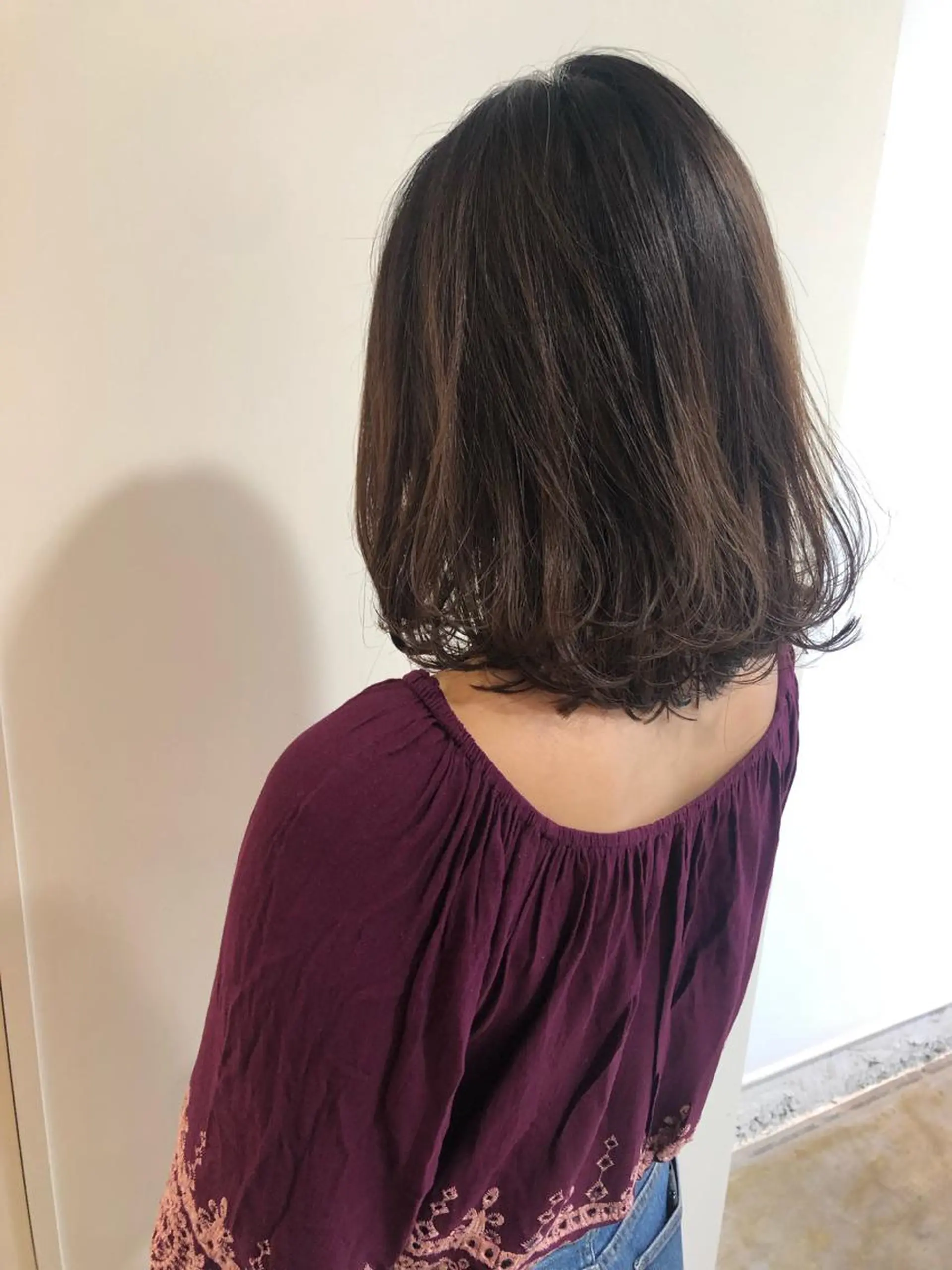 ミディアム MIOベージュカラー 柔らかいカラーのヘアスタイル