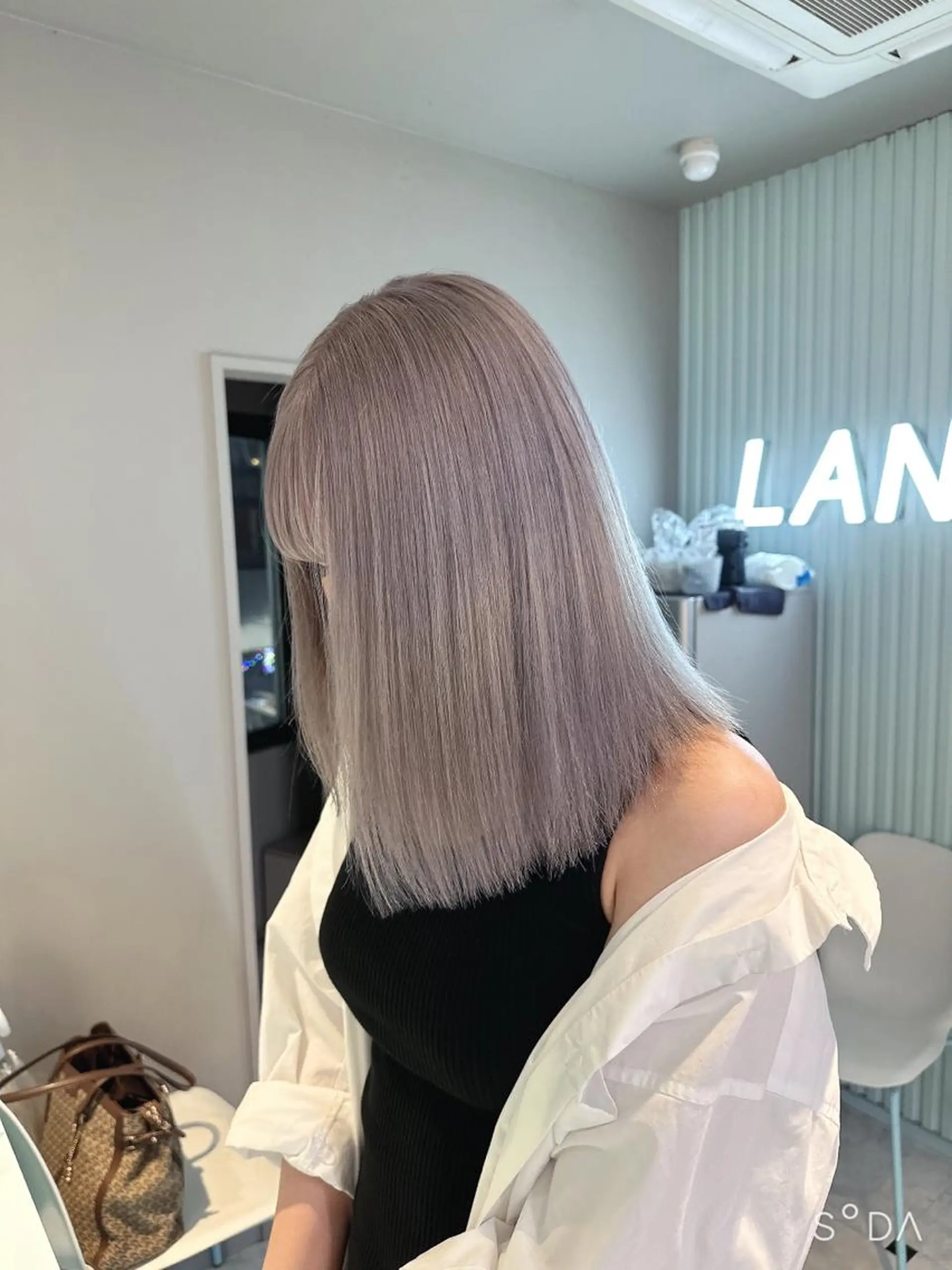 セミロング カラー 🪄池袋ハイトーン 🪄ブリーチカラーのヘアスタイル