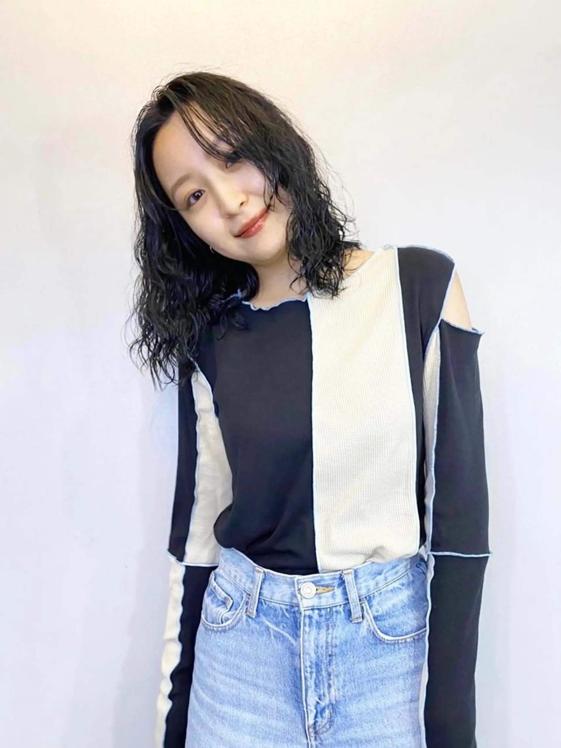 セミロング カラー パーマ セミロングパーマ アッシュ アッシュブラウン バレイヤージュ ベージュカラー カット パーマ トリートメント 韓国風×透明感カラー 髪質改善オタベシンヤのヘアスタイル