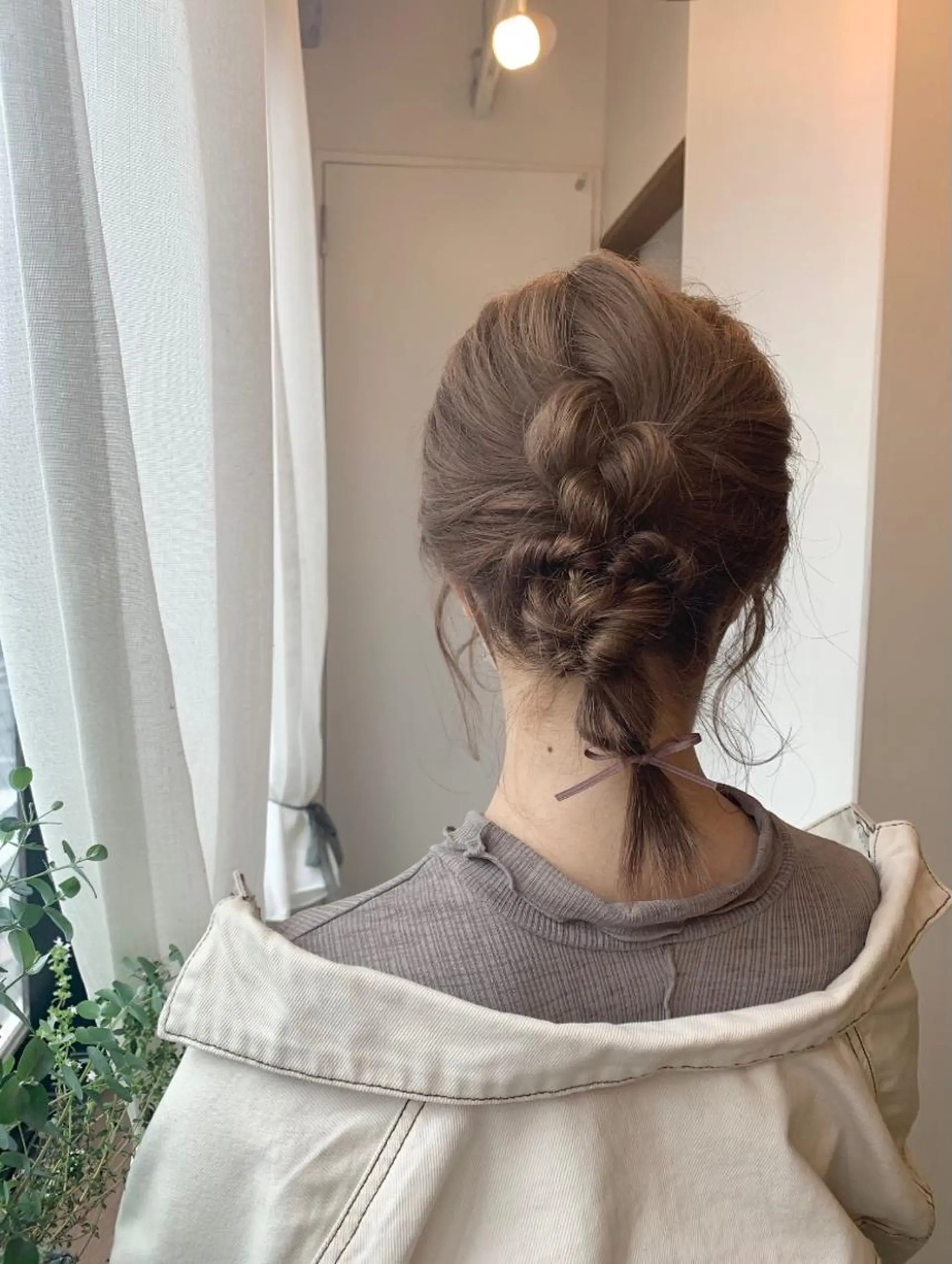 ミディアム カラー ヘアアレンジ ベージュカラー ブリーチ 透明感カラー ハイトーンカラー ミルクティーベージュ フェイシャルエステ Utaiのエステ・リラクイメージ
