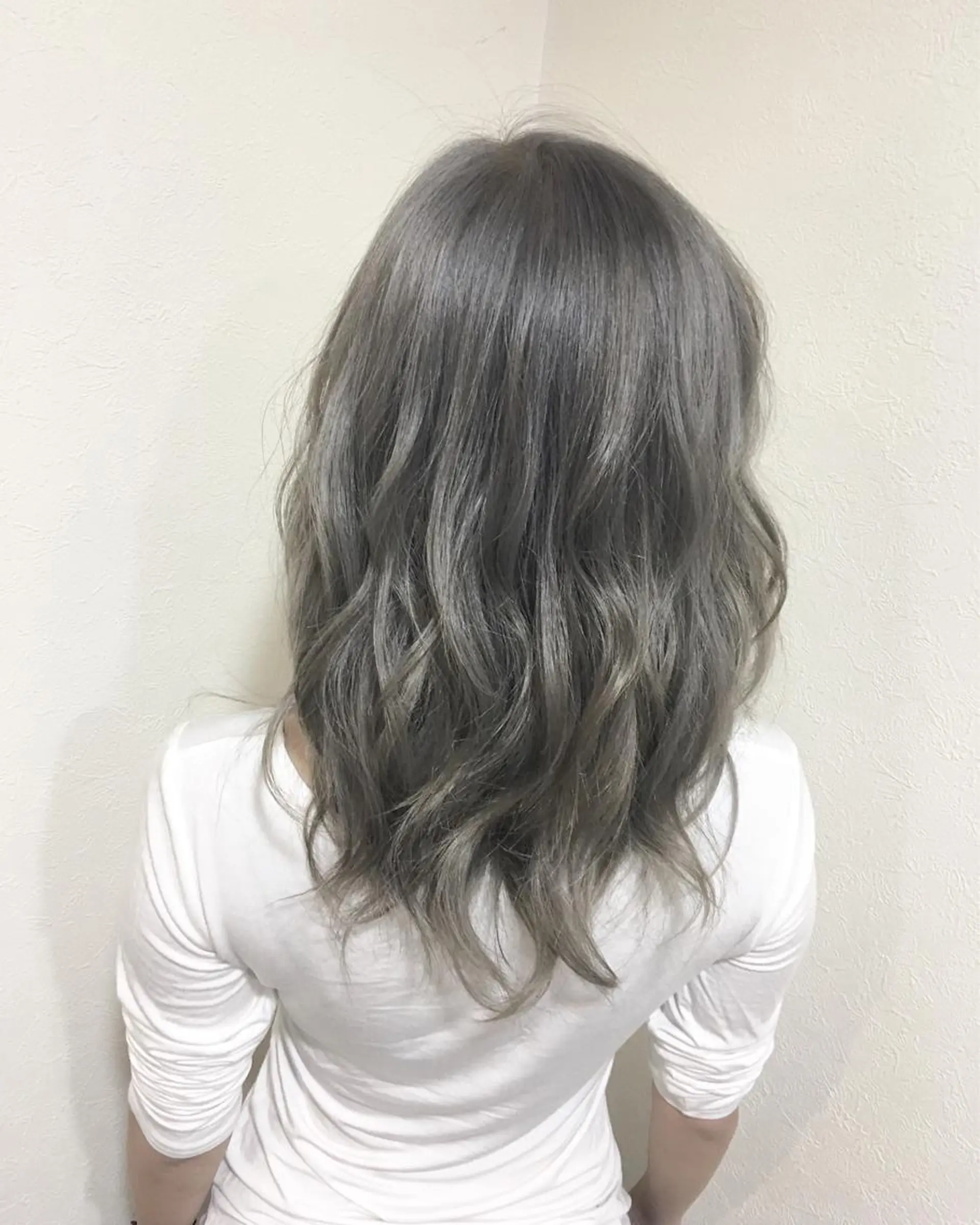 セミロング ヤマグチ ヒカルのヘアスタイル