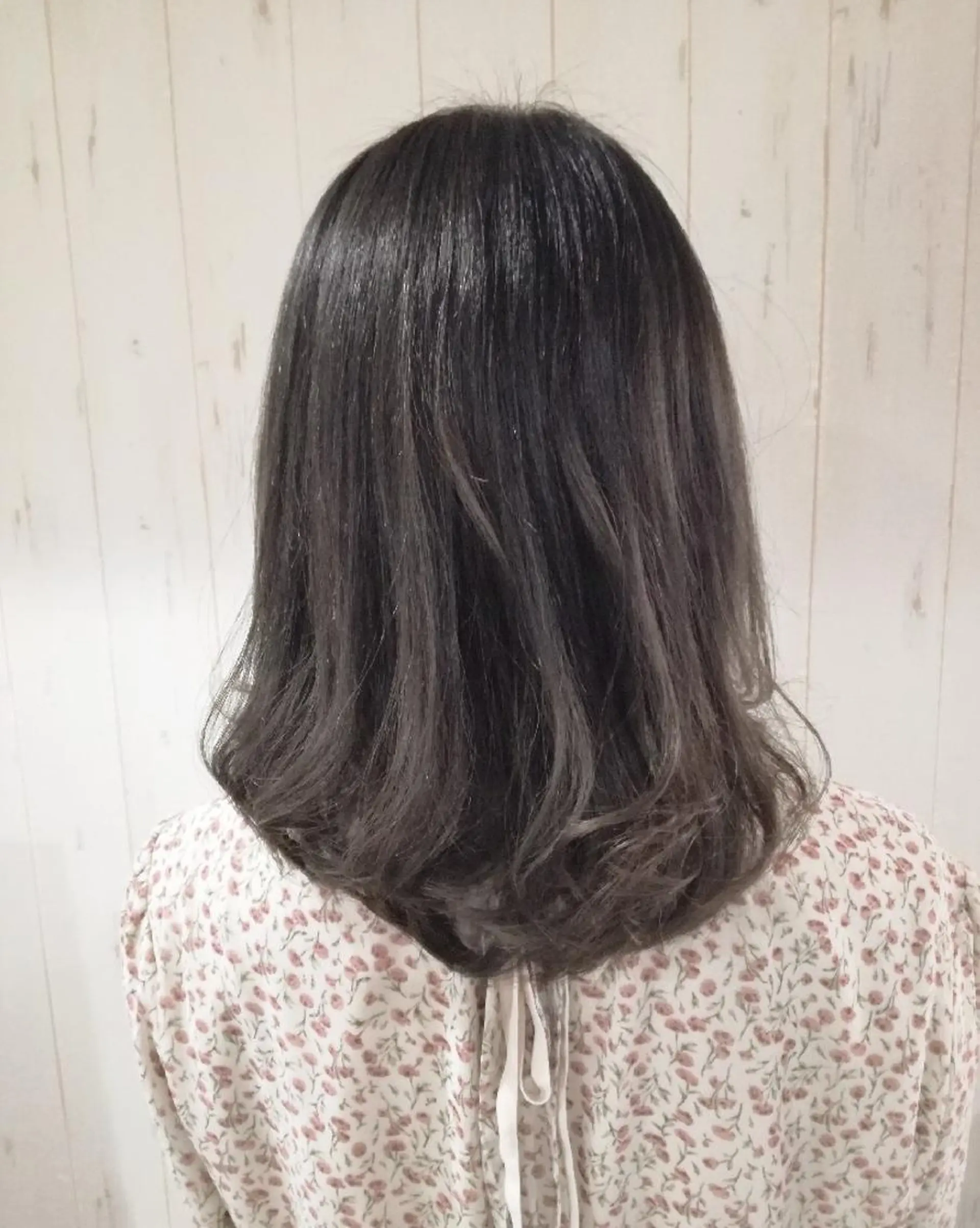 ミディアム カラー ダークグレー ダークグレージュ グレージュ 西川 敏夫のヘアスタイル