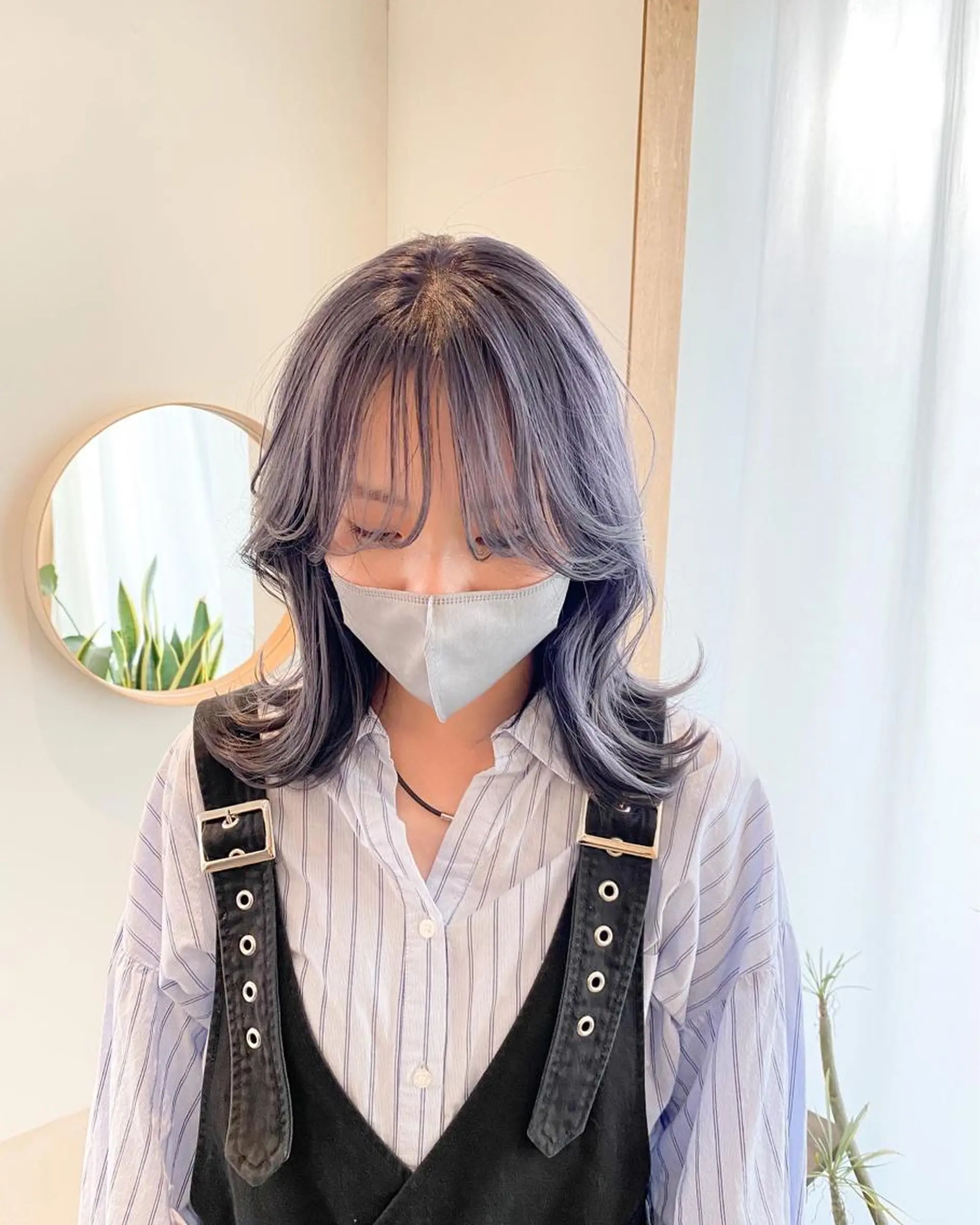 セミロング カラー ベージュカラー ブリーチ ハイトーンカラー ミルクティーベージュ くびれヘア 美髪ストレート 川本雄己のヘアスタイル