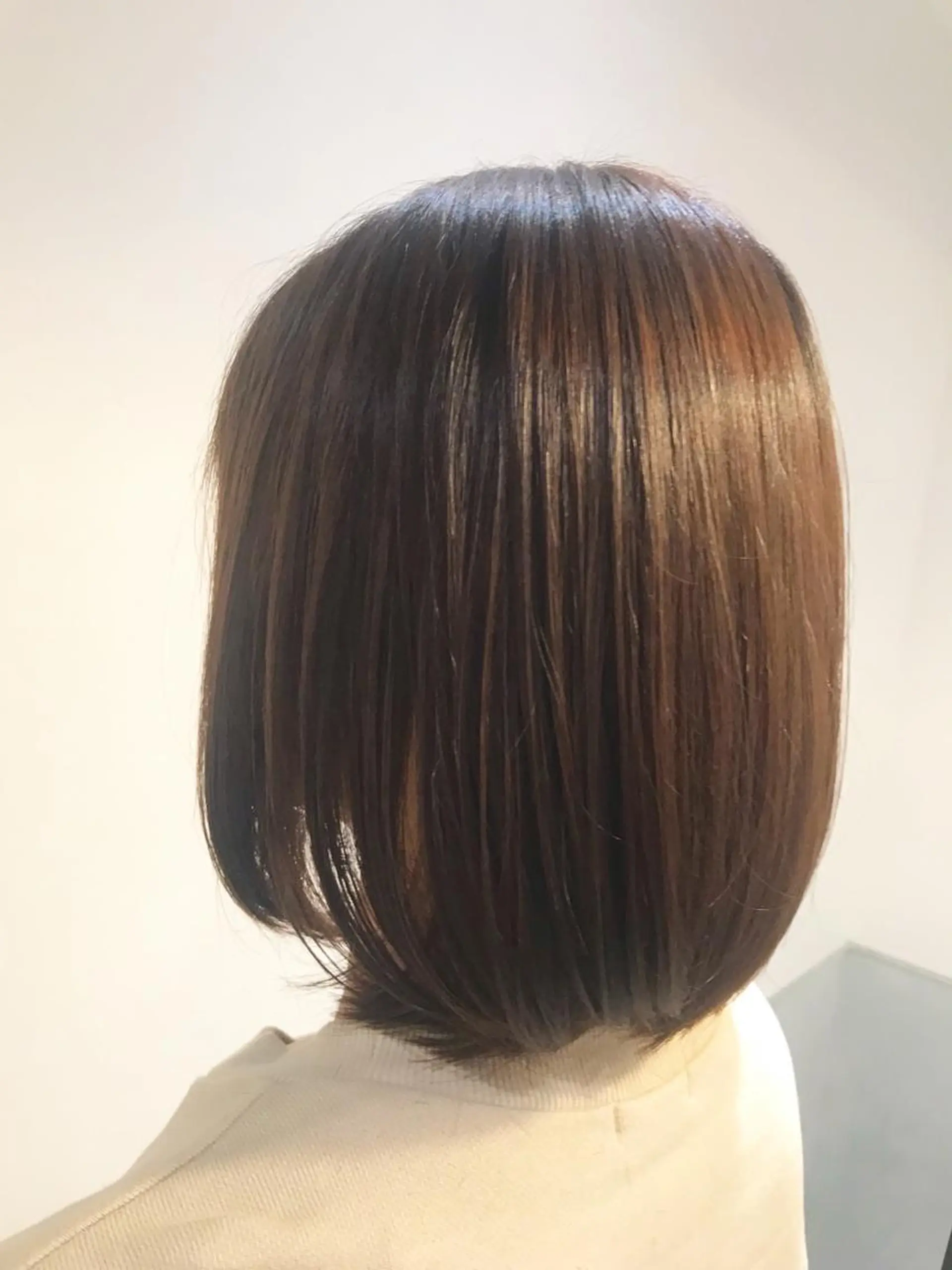 ミディアム カラー ブラウンカラー ボブ 予約 停止のヘアスタイル