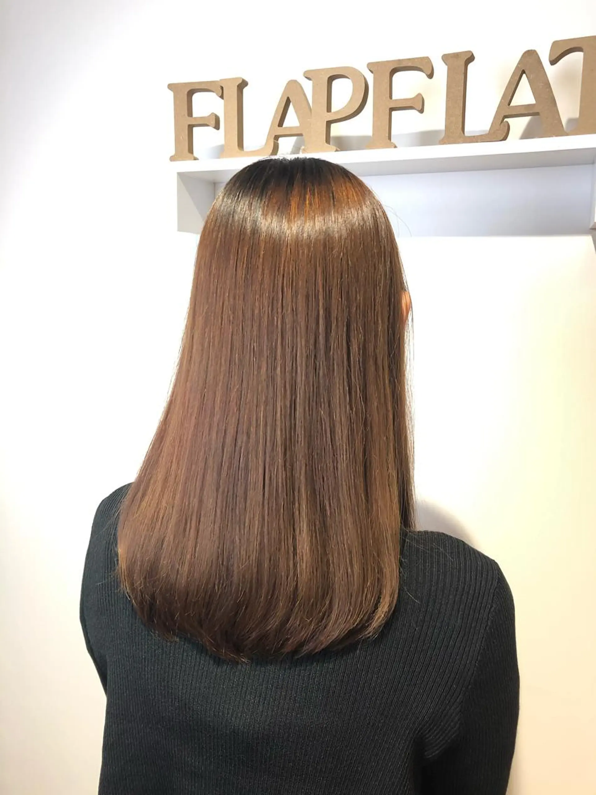 ミディアム トップ スタイリストのヘアスタイル