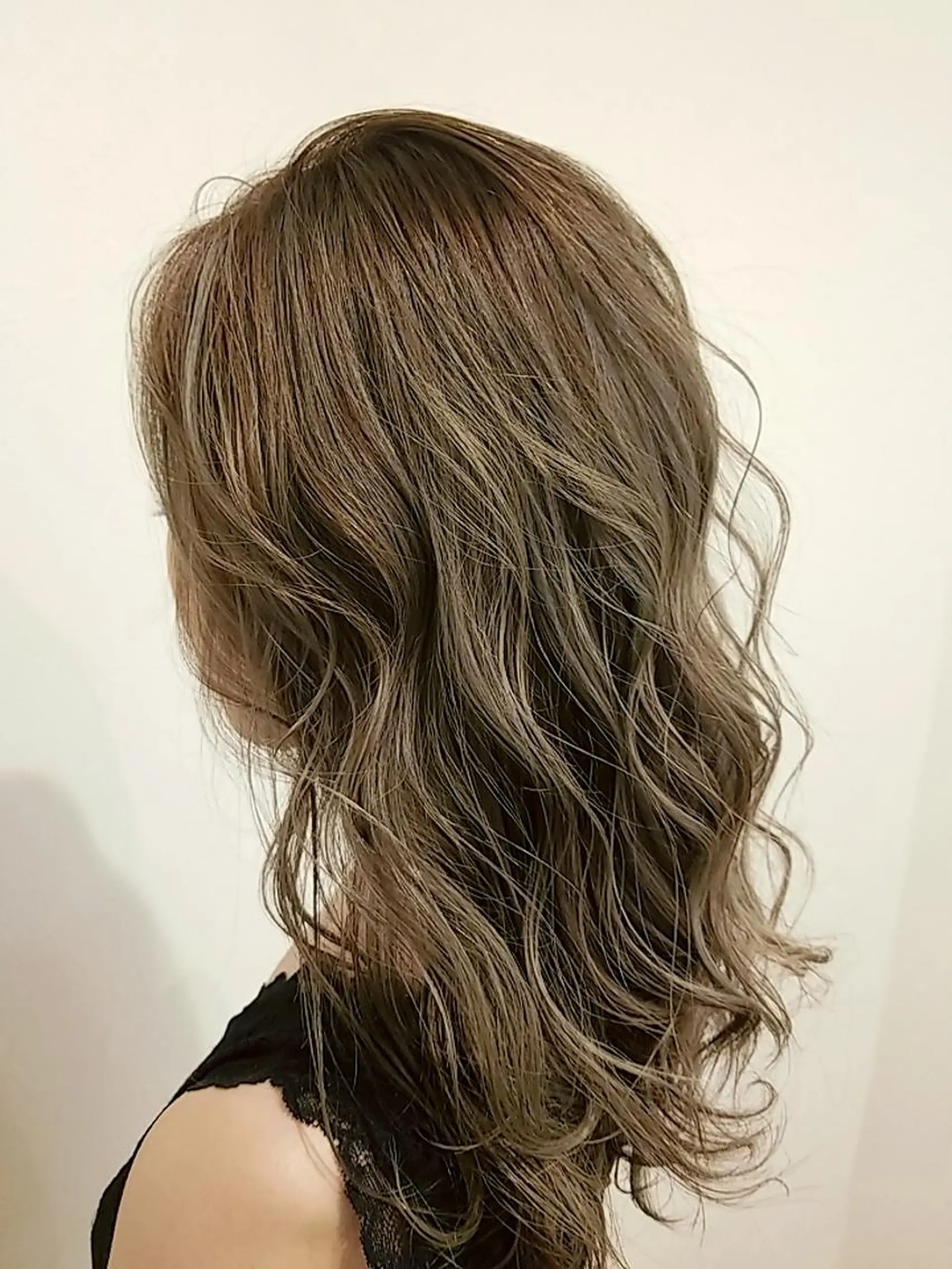 セミロング カラー ハイライトカラー ハイライト カット ヘアカラー トリートメント 【ネウィ天王寺 】seiyaのヘアスタイル