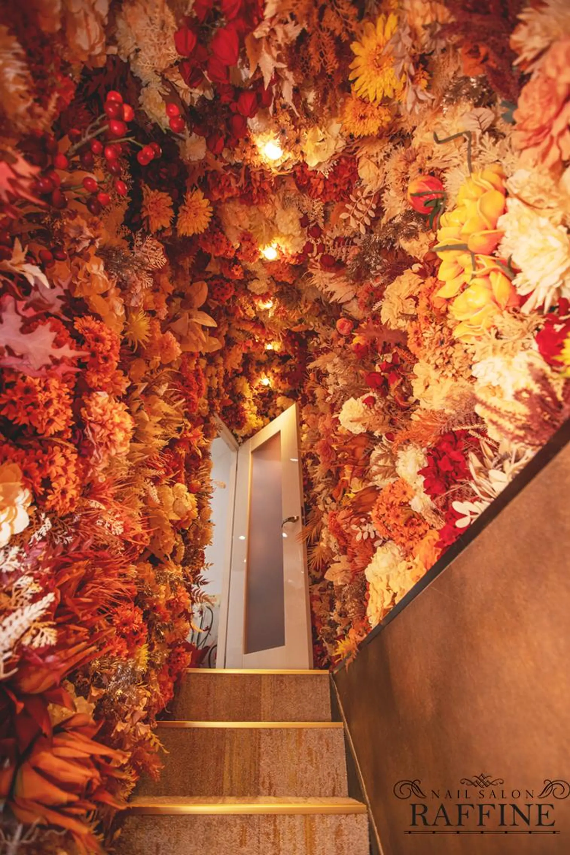 RAFFINE haru🦋🩵のネイルデザイン