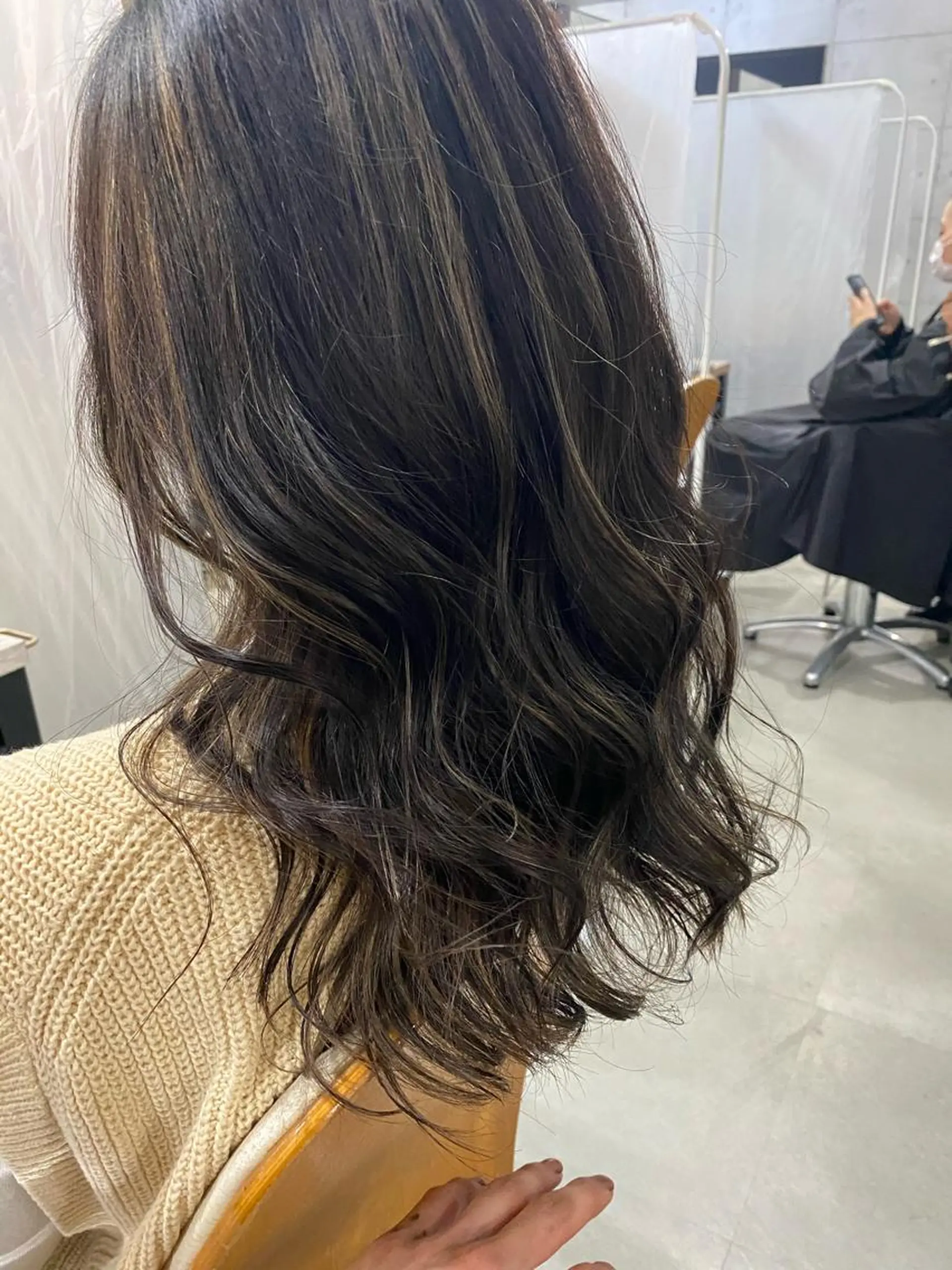 セミロング ハイライト 艶カラー💎 髪質改善🎈アトワのヘアスタイル