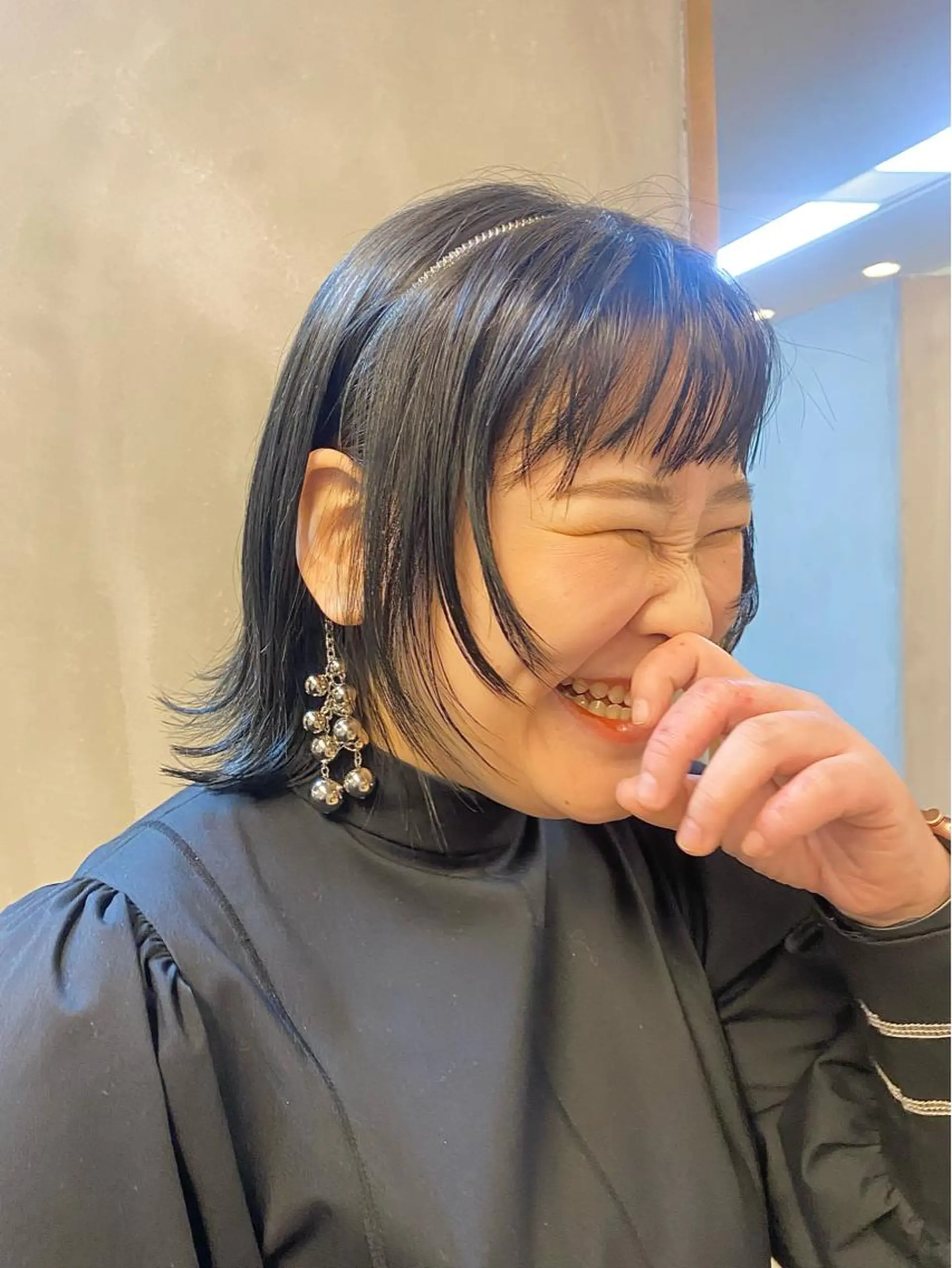 ミディアム カラー 黒髪 ブルーカラー ブルーブラック 顔周りカット レイヤーカット カット ヘアカラー トリートメント ハル🌸柔色/ ブリーチなし/艶髪のヘアスタイル