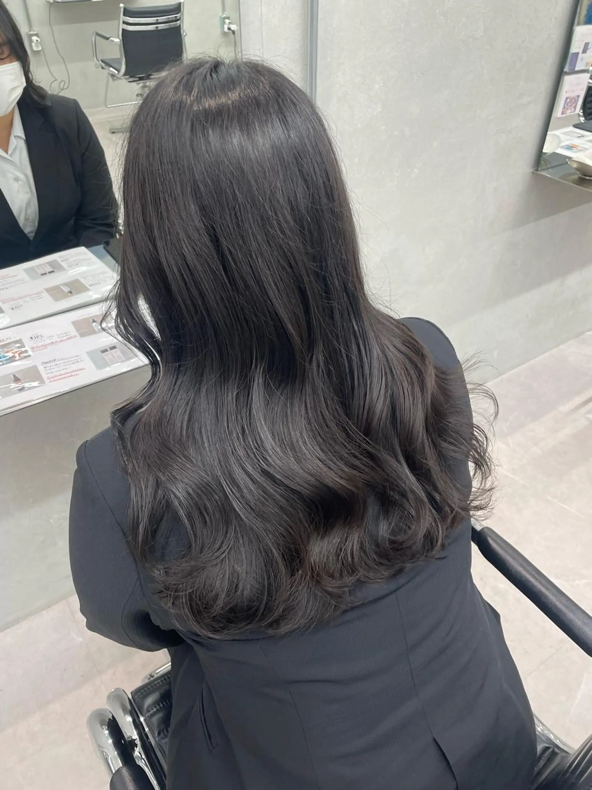 ロング カラー IO イオリのヘアスタイル