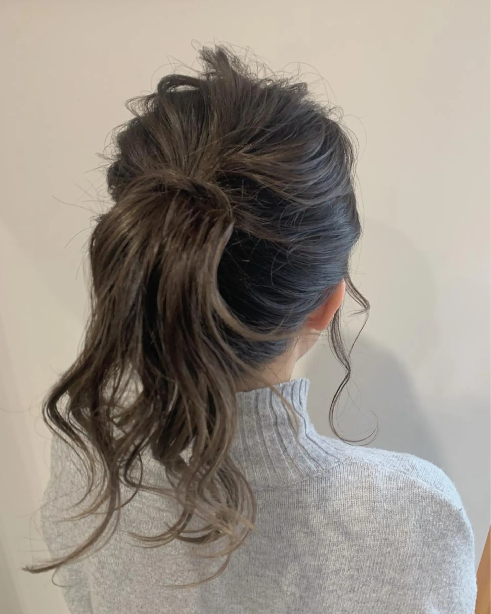 セミロング ヘアアレンジ ポニーテール 名駅🦢大人艶カラー 🪽カミヤアカネのヘアスタイル