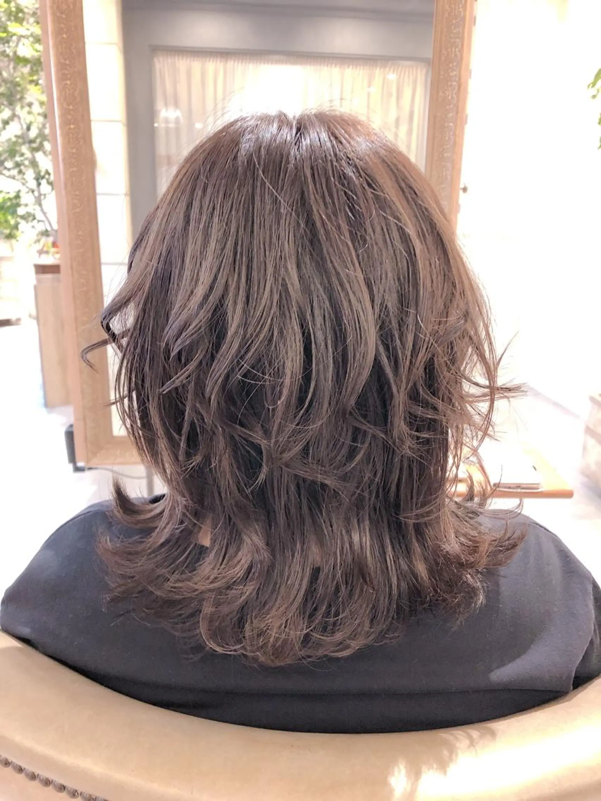 セミロング カラー グレージュ サロンドユウ こはるのヘアスタイル