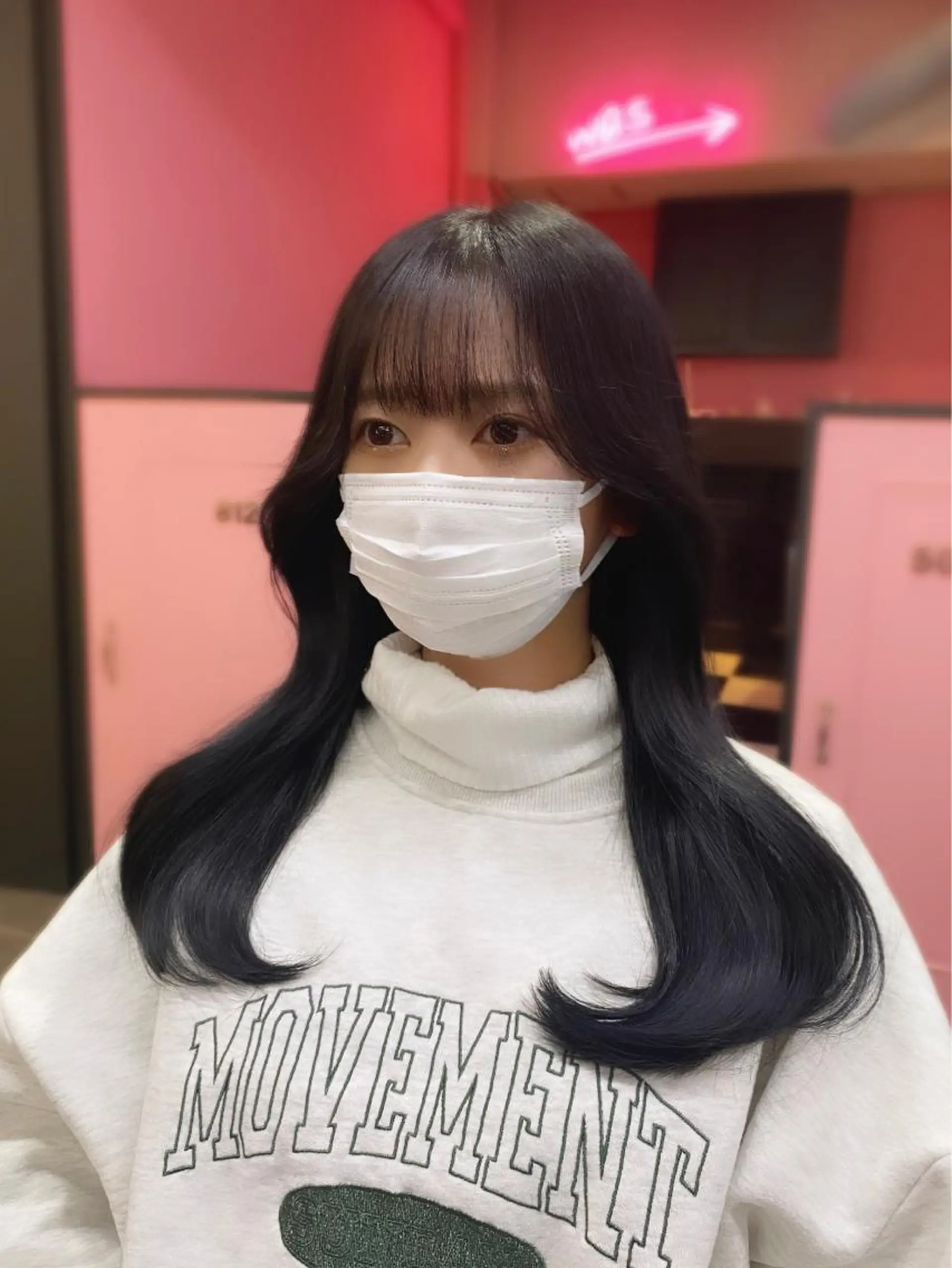 セミロング カラー 黒髪 ブルーカラー ブルーブラック くびれヘア YUZU🎀顔まわり ×レイヤーカットのヘアスタイル