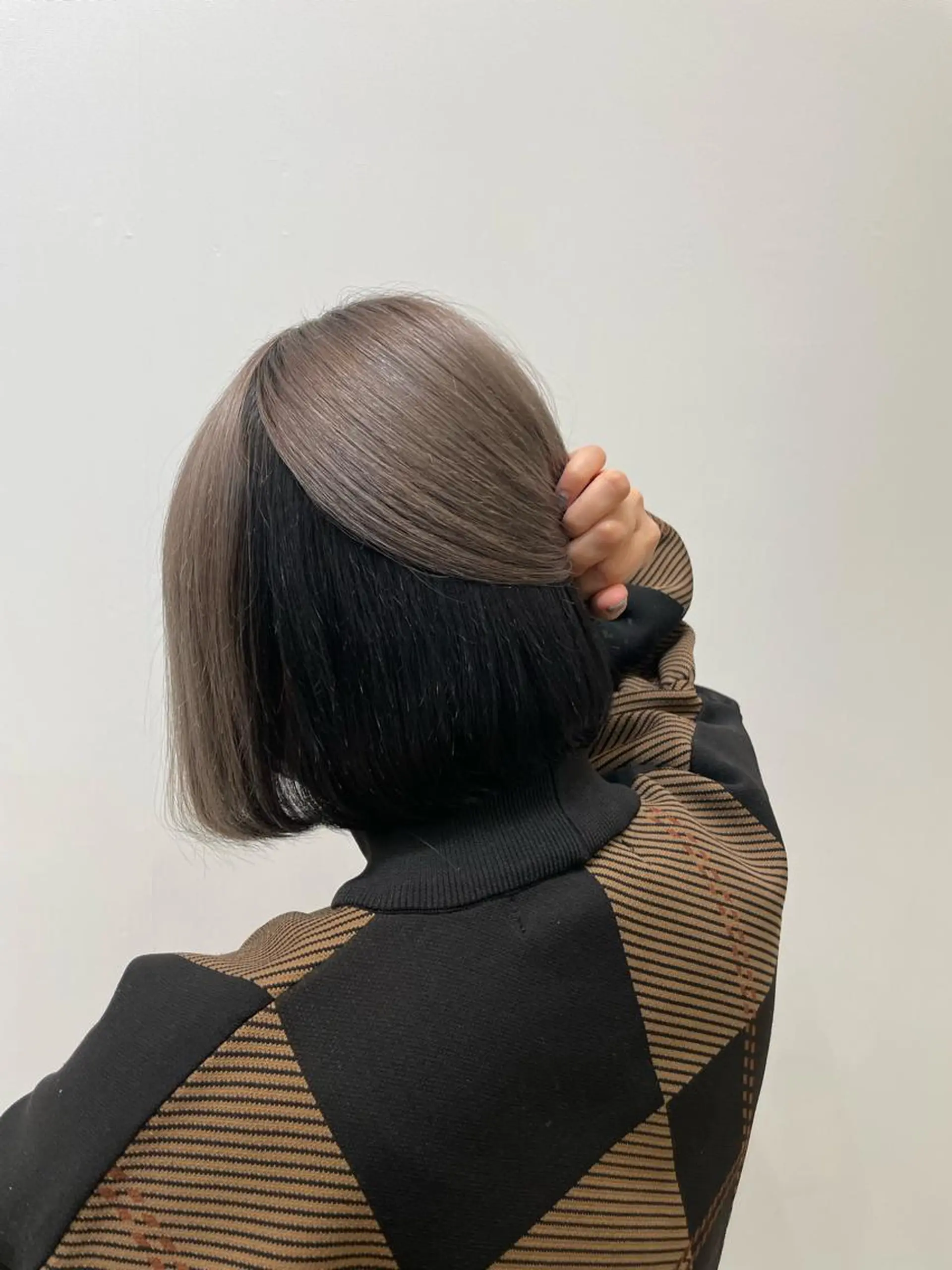ミディアム カラー 黒髪 シルバー カット ヘアカラー トリートメント 今井 聖玲奈のヘアスタイル