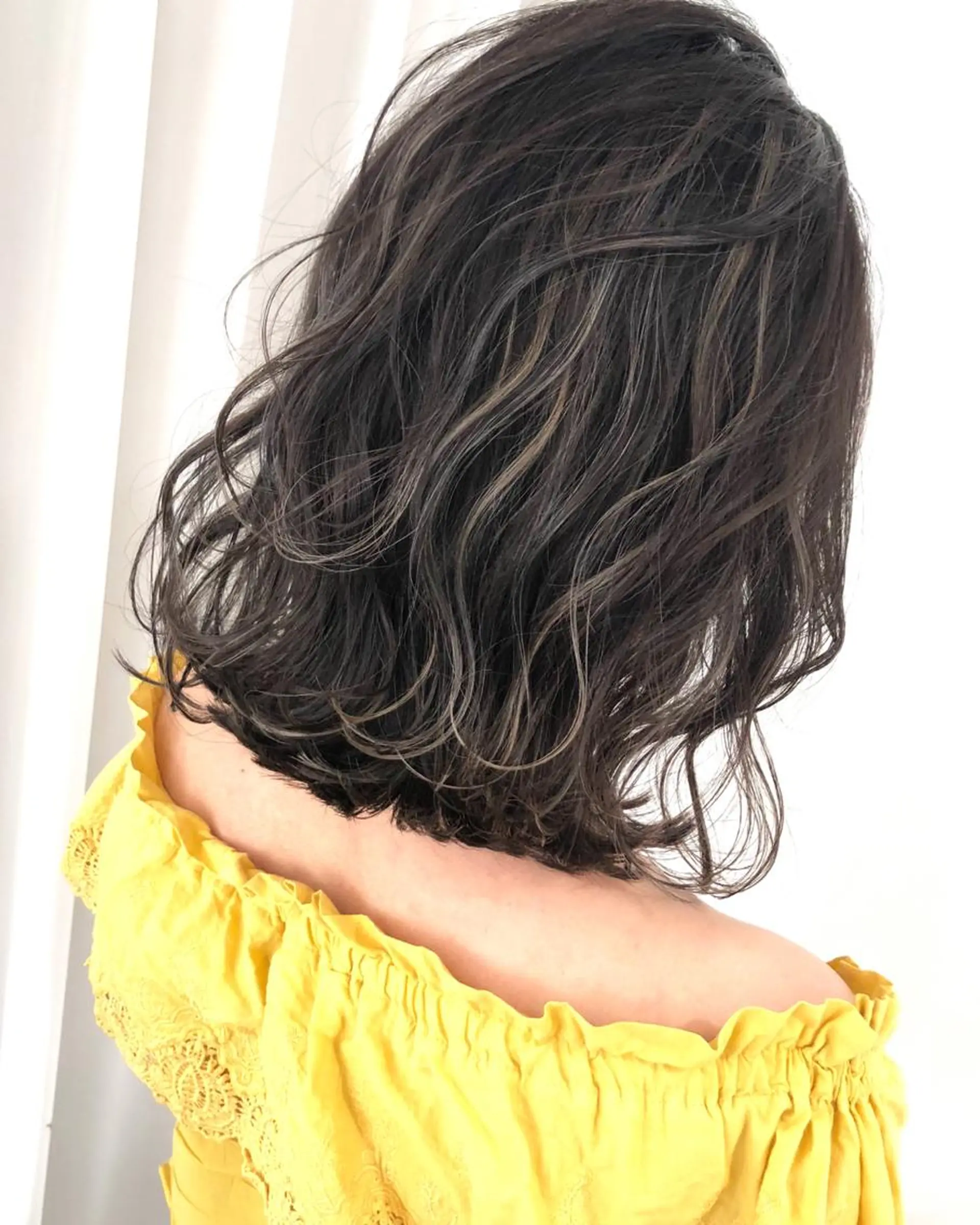 ミディアム カラー ハイライトカラー 3Dハイライト ハイライト 若杉 諒のヘアスタイル