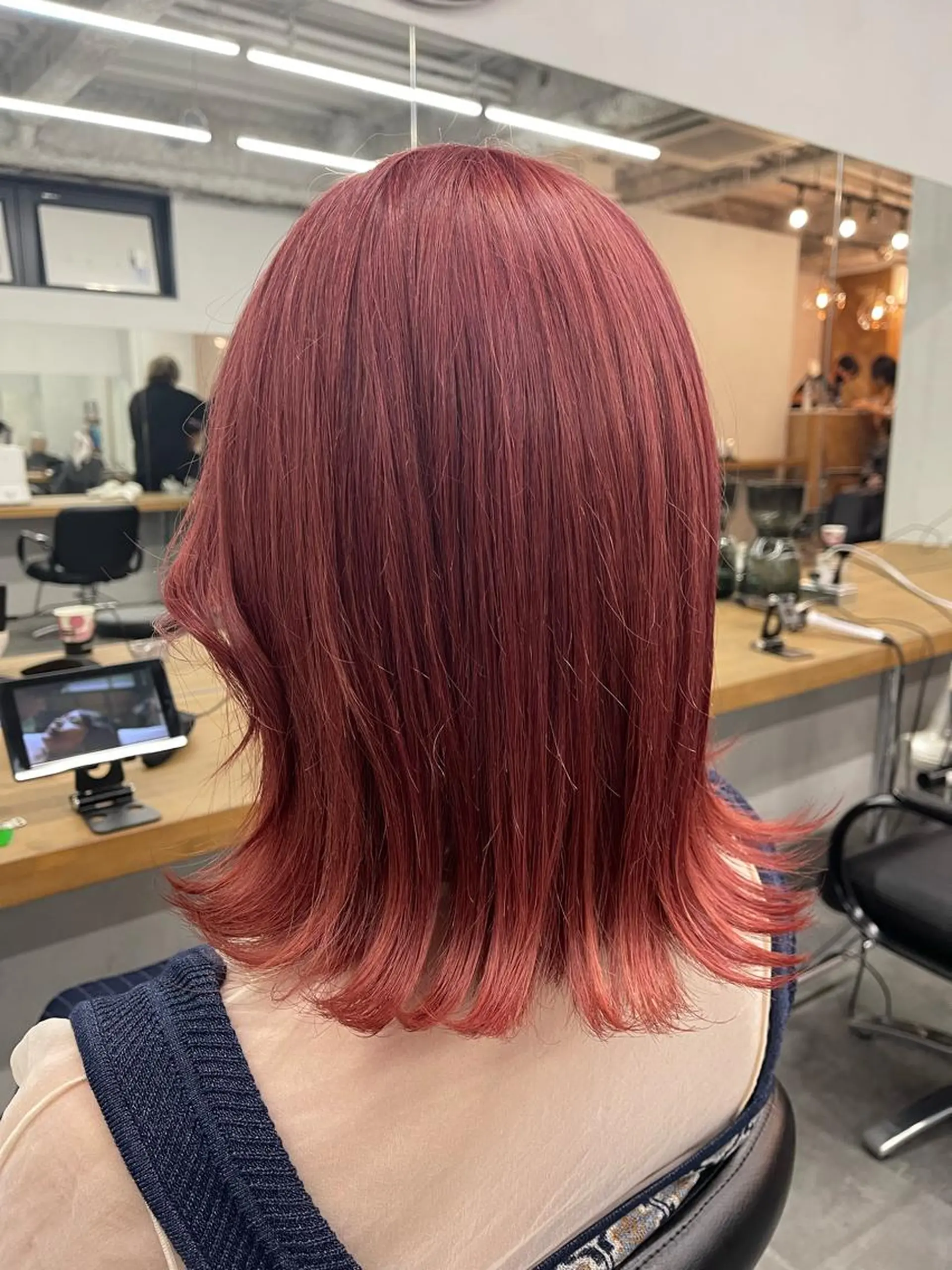 ミディアム 難波 茜のヘアスタイル