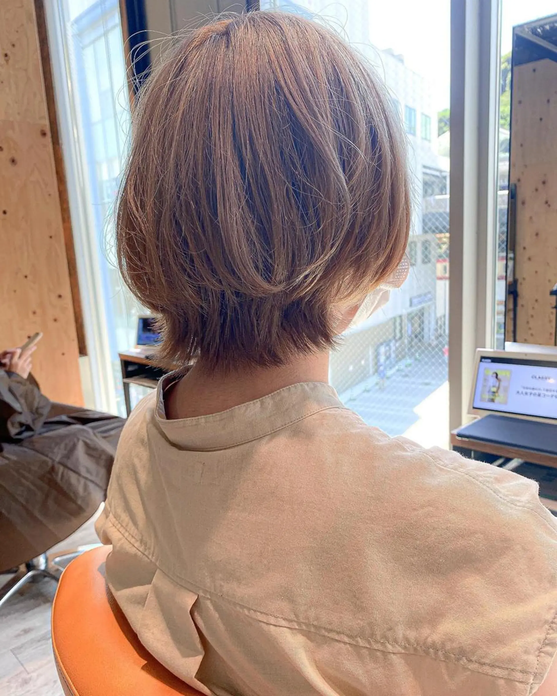 カラー ショートボブ ミストバング ベージュカラー ブリーチ  フェイスフレーミング 🐶 アヤカのヘアスタイル