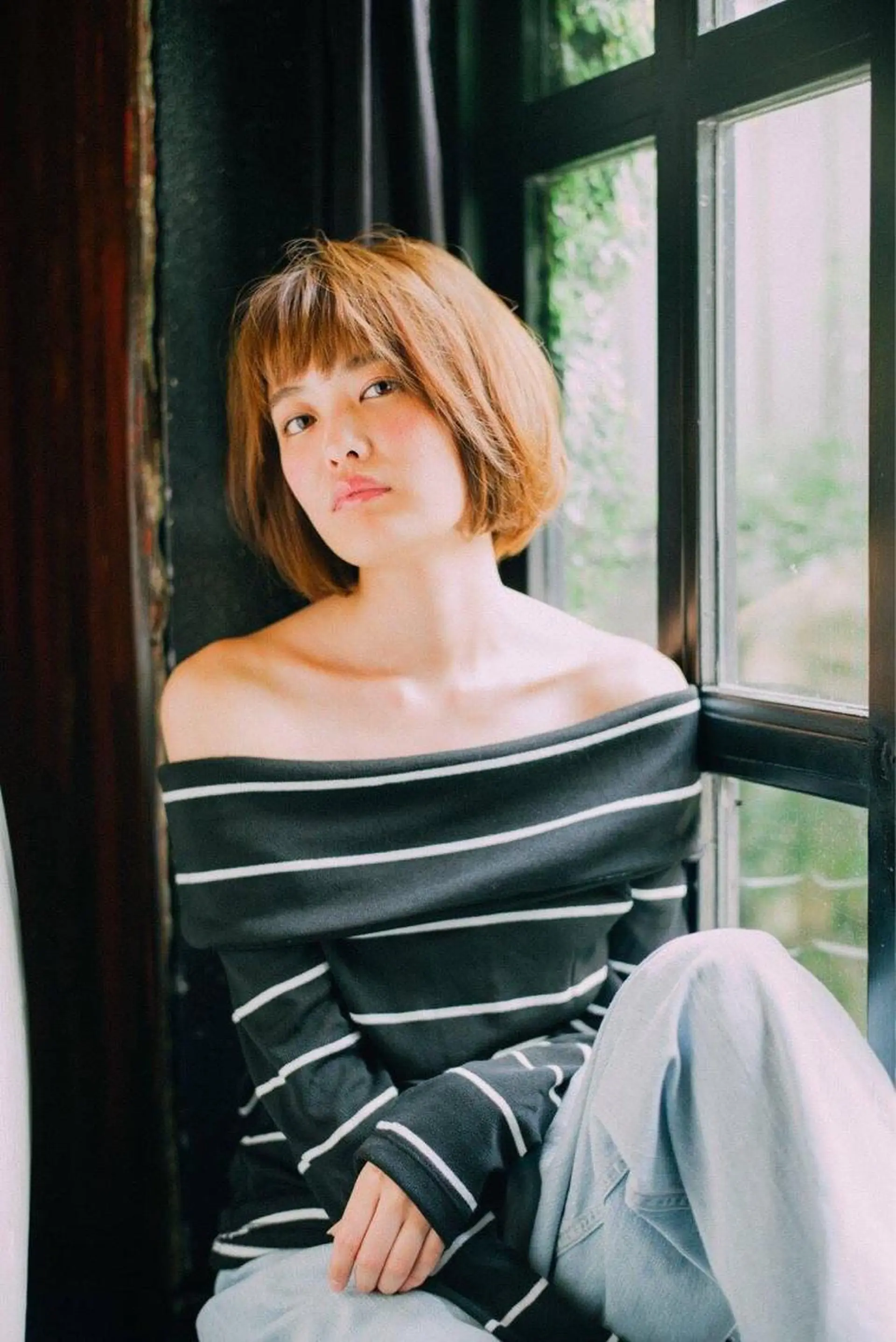 ミディアム 佐藤 香織のヘアスタイル