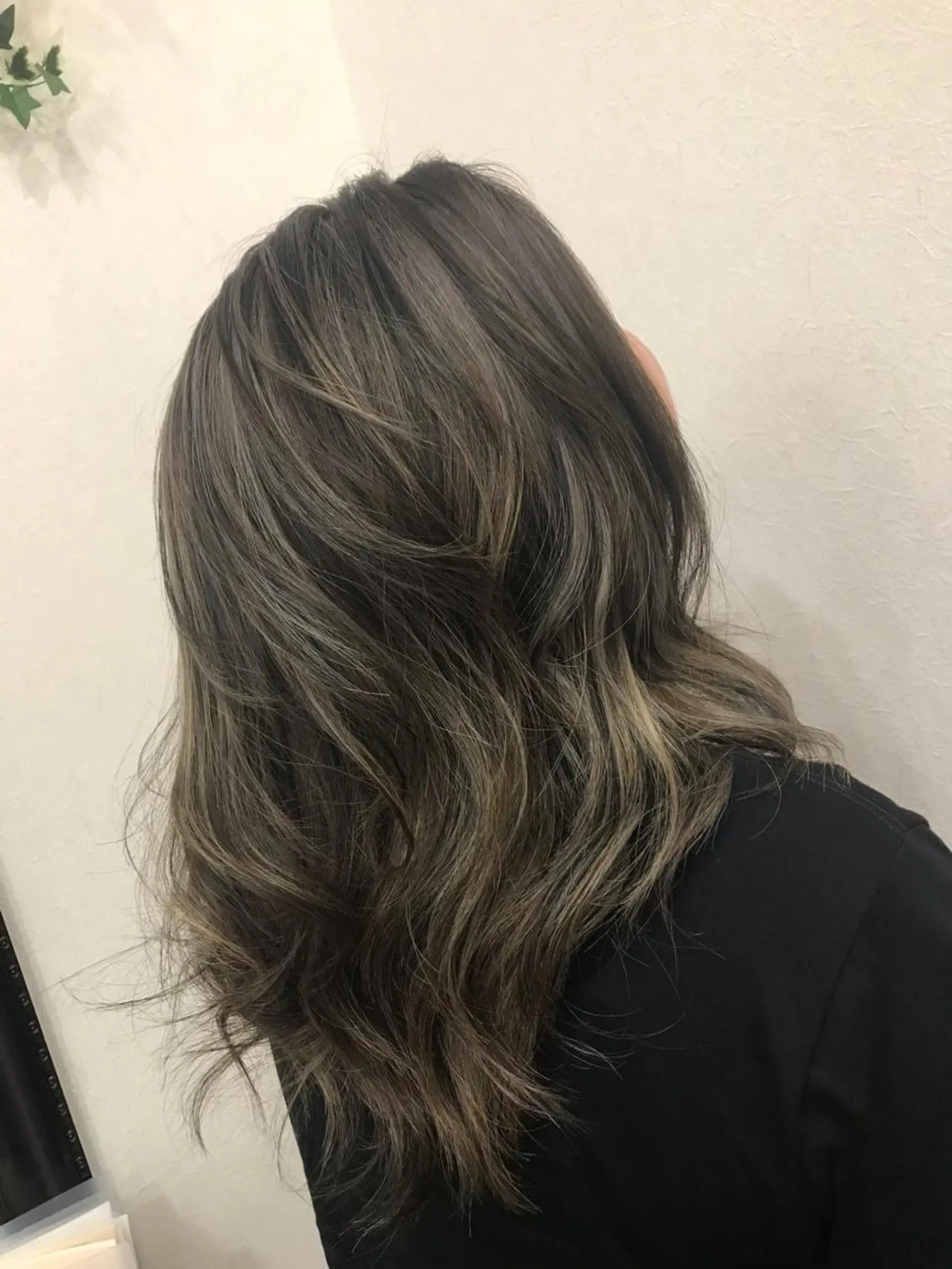 セミロング カラー グレージュ ハイライトカラー ハイライト ヘアカラー Style Tのヘアスタイル