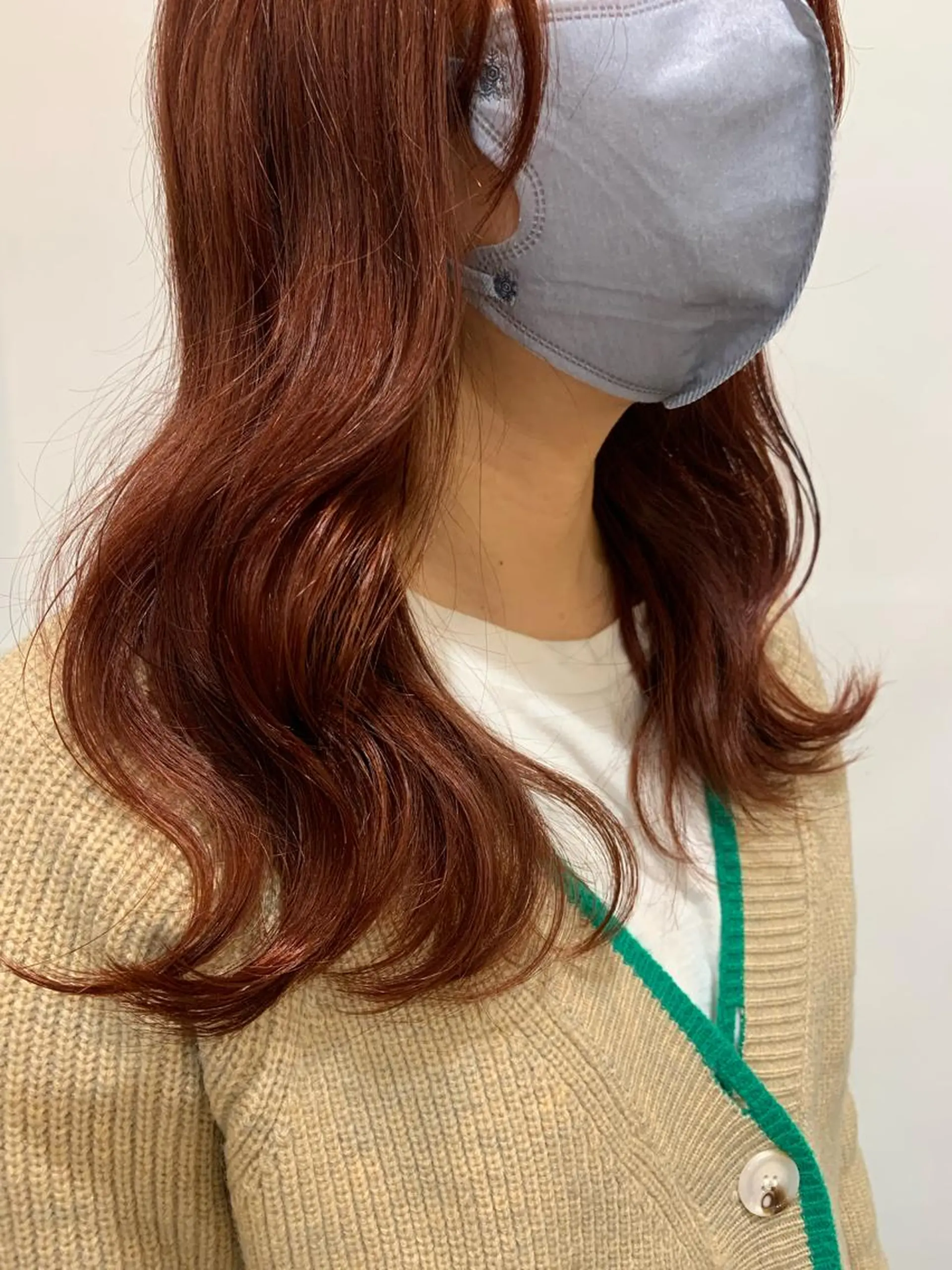 ミディアム カラー ブラウンカラー レッドカラー om's poka 伊藤百花のヘアスタイル