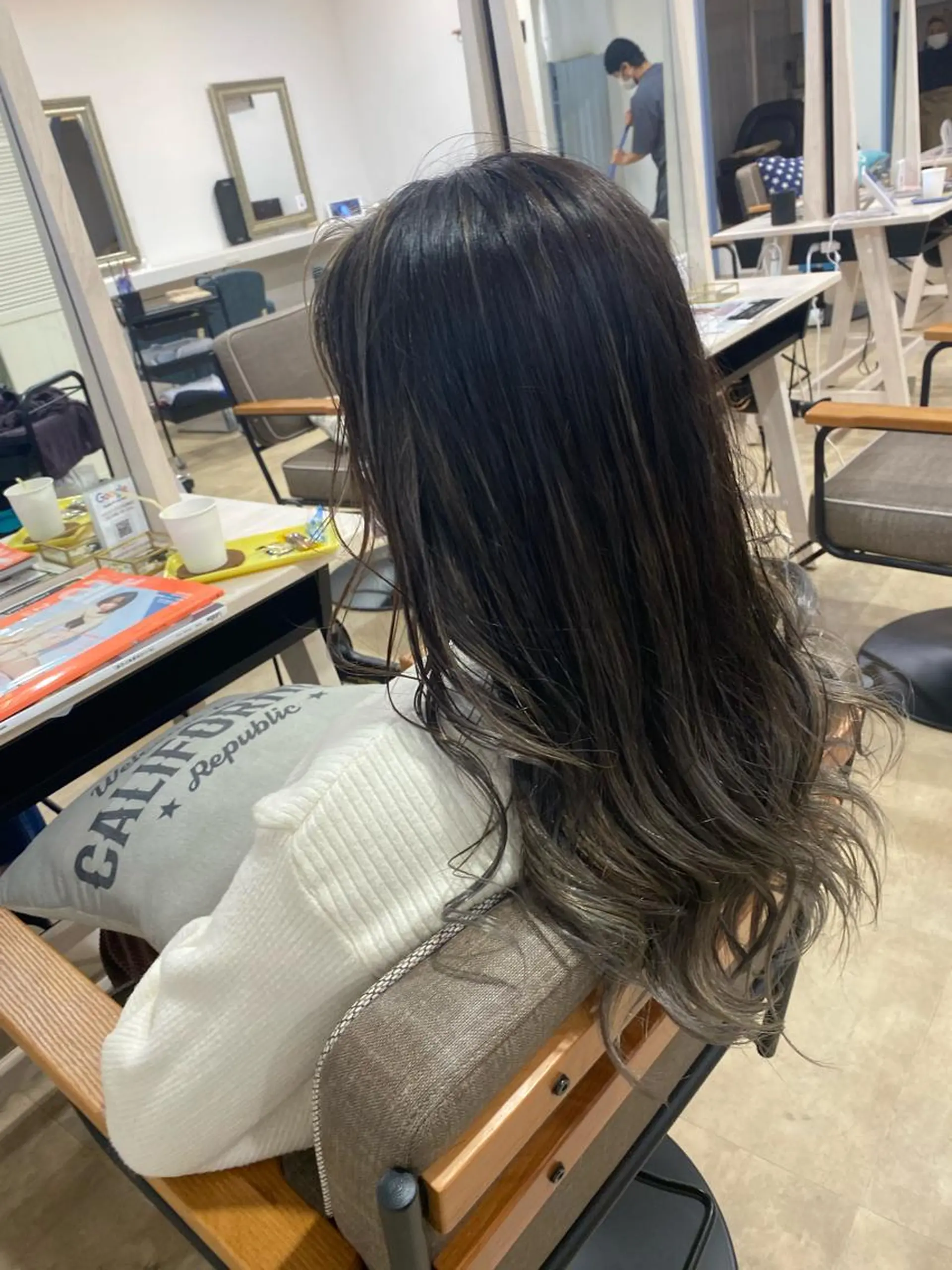 ロング カラー ヘアカラー トリートメント 饒平名 知也のヘアスタイル