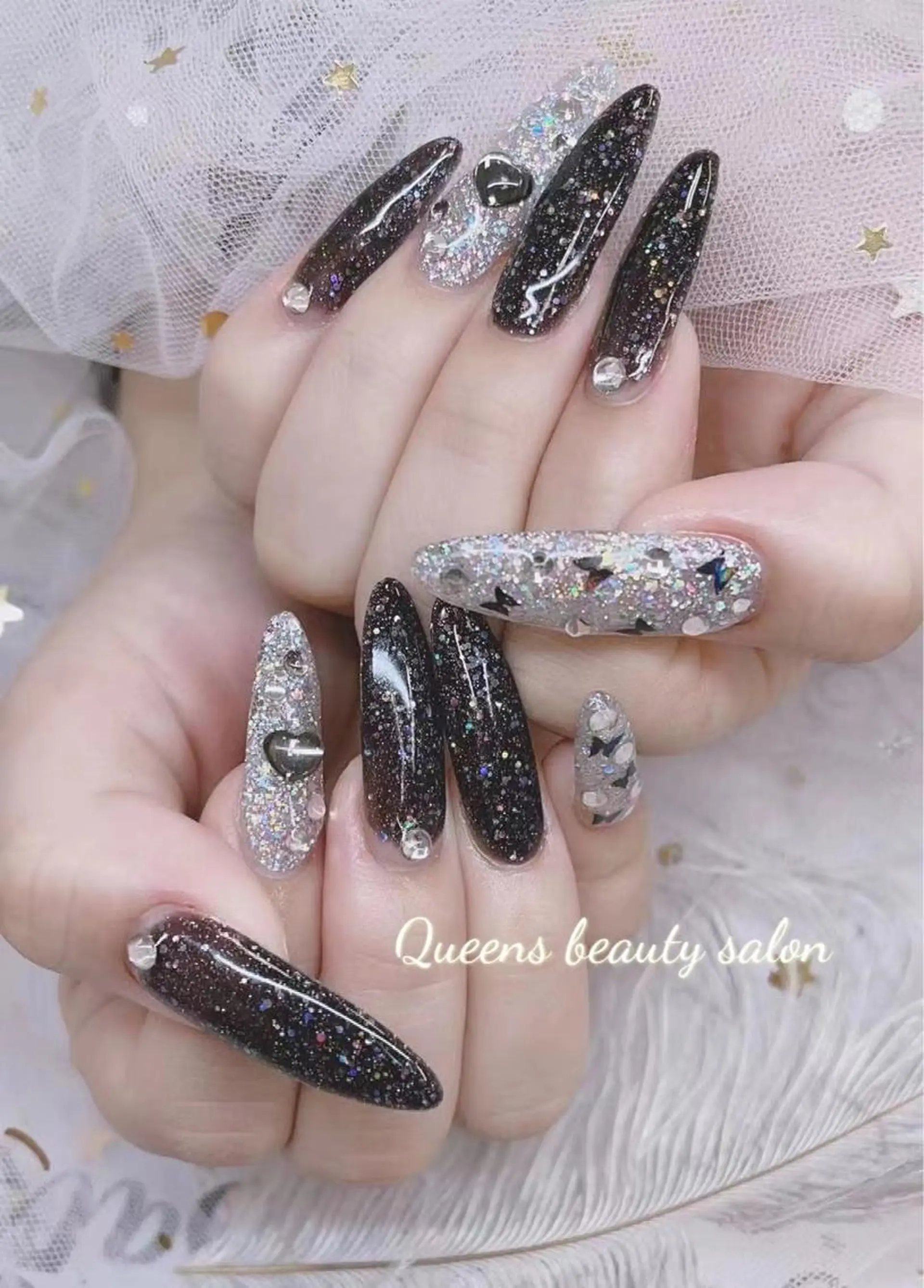 ネイル ストーンネイル ハンドネイル Queens ciciのネイルデザイン