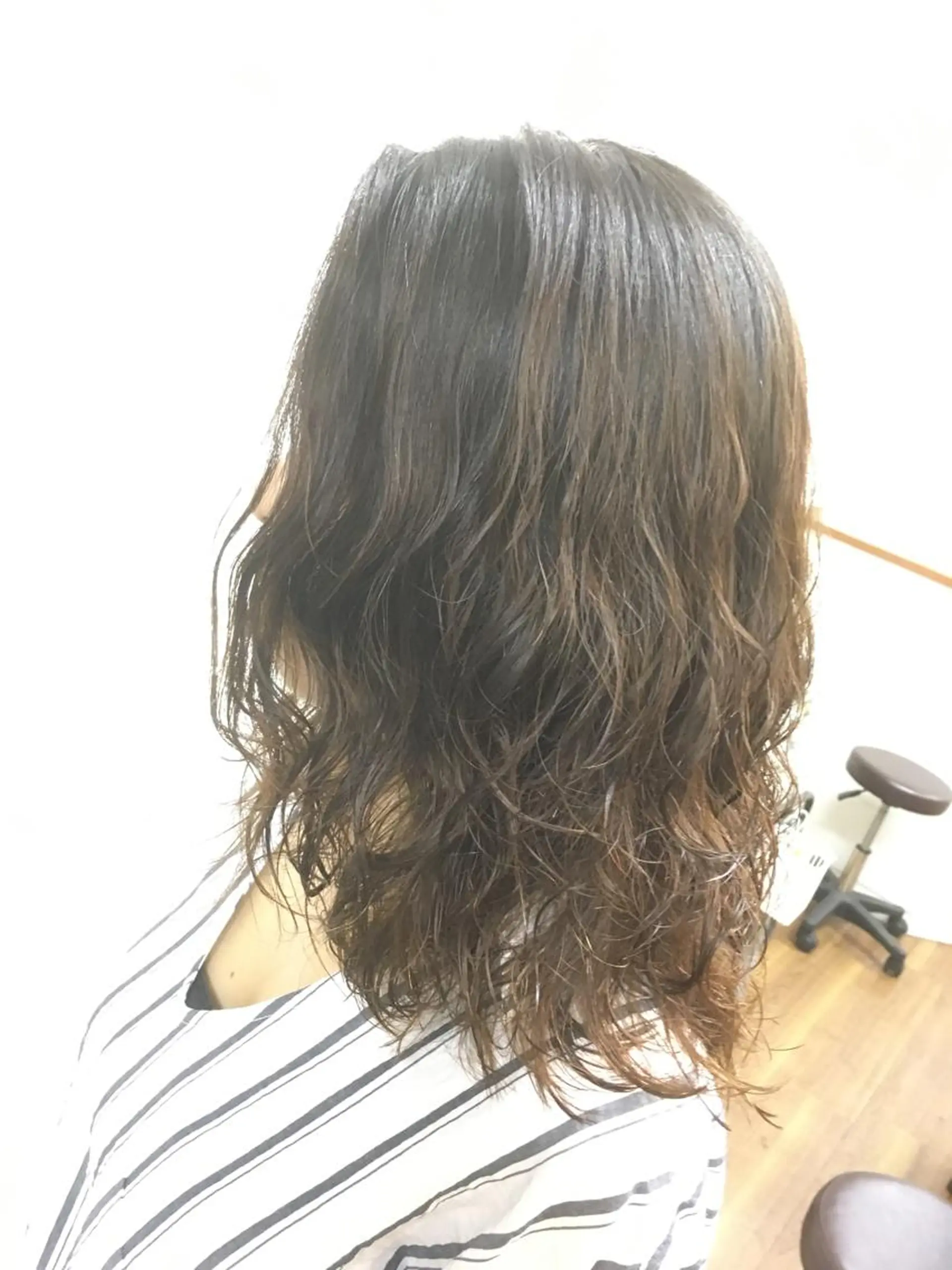 セミロング カラー パーマ ヘアアレンジ メンズ キッズ ネイル マツエク・マツパ カット パーマ 縮毛矯正 トリートメント PALETTE(パレット)所属・SHIORI💜口コ ミNo.1艶カラーのヘアスタイル