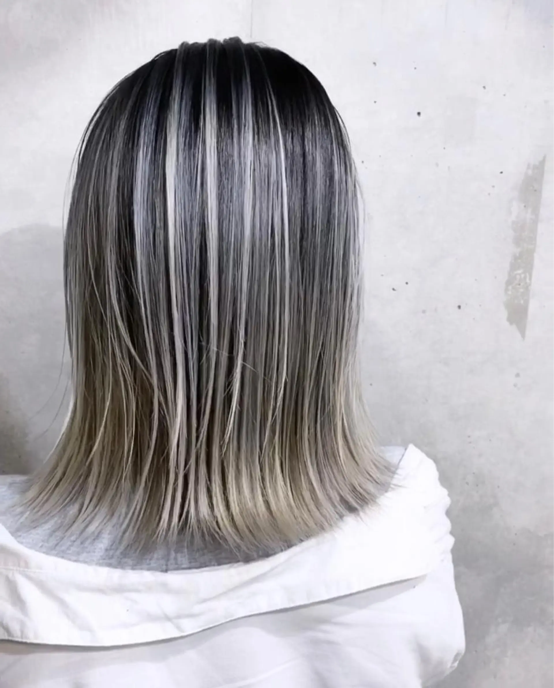 ミディアム カラー ヘアアレンジ アッシュ ハイライトカラー ハイトーンカラー イルミナカラー インナーカラー ヘアカラー ✨ハイクオリティ✨ 山本香也のヘアスタイル