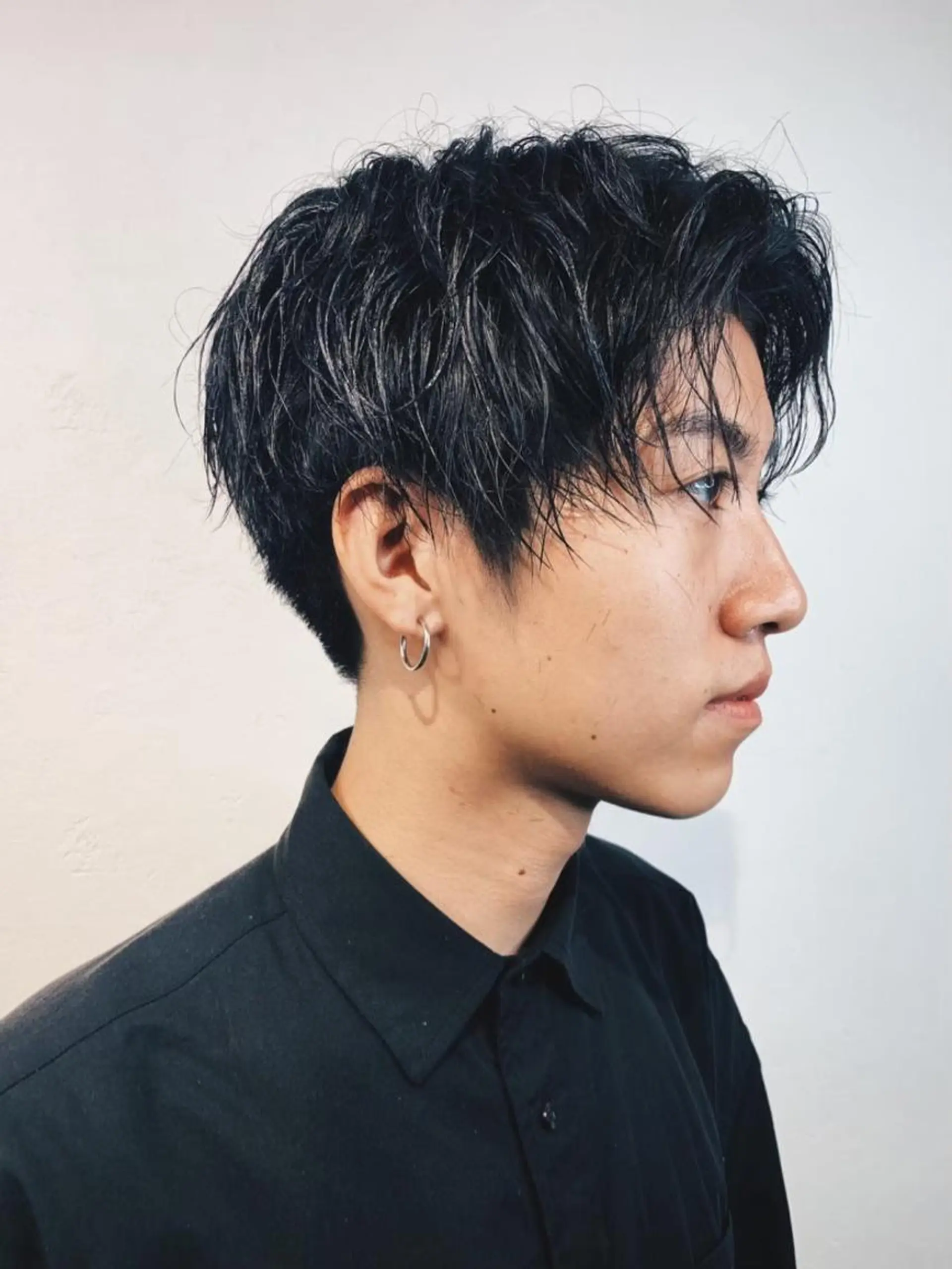 メンズ メンズバレイヤージュ センターパート メンズインナーカラー マッシュ ＿WHITE鳳店 アンダーバーホワイトのヘアスタイル