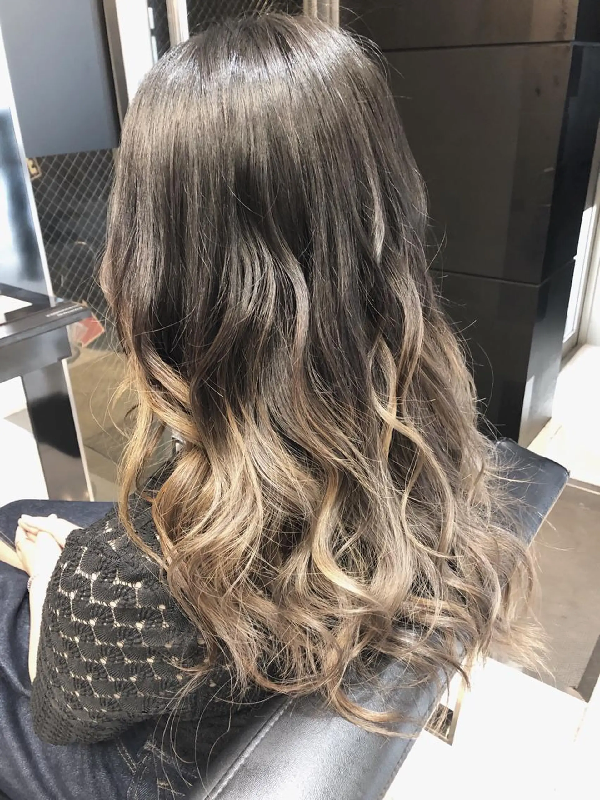 ロング カラー ベージュカラー ミルクティーベージュ 女性リピ90%🍨 🩷佐藤みずきのヘアスタイル