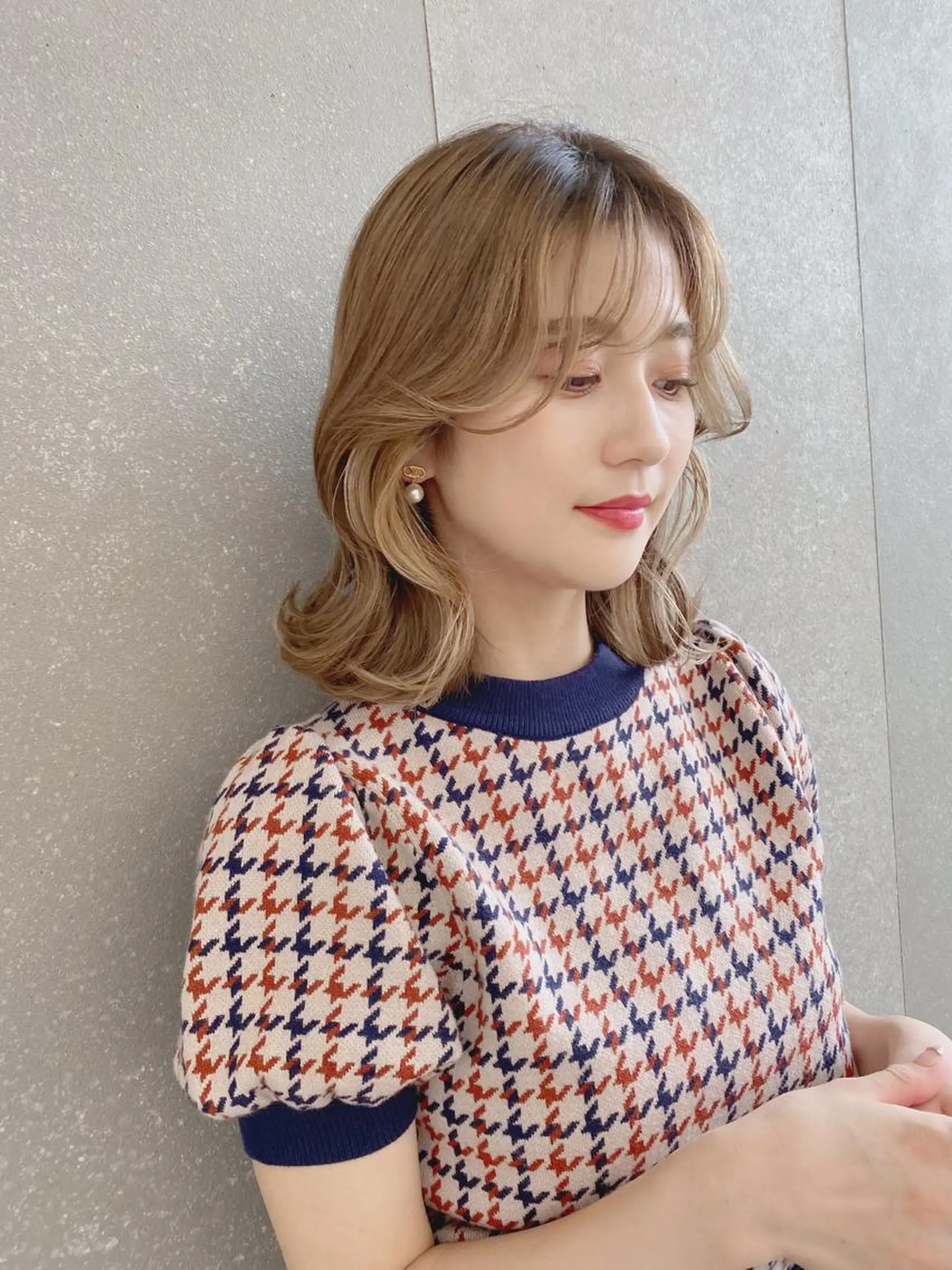 ミディアム カット ヘアカラー トリートメント 山本翔一郎 韓国顔周りレイヤーのヘアスタイル