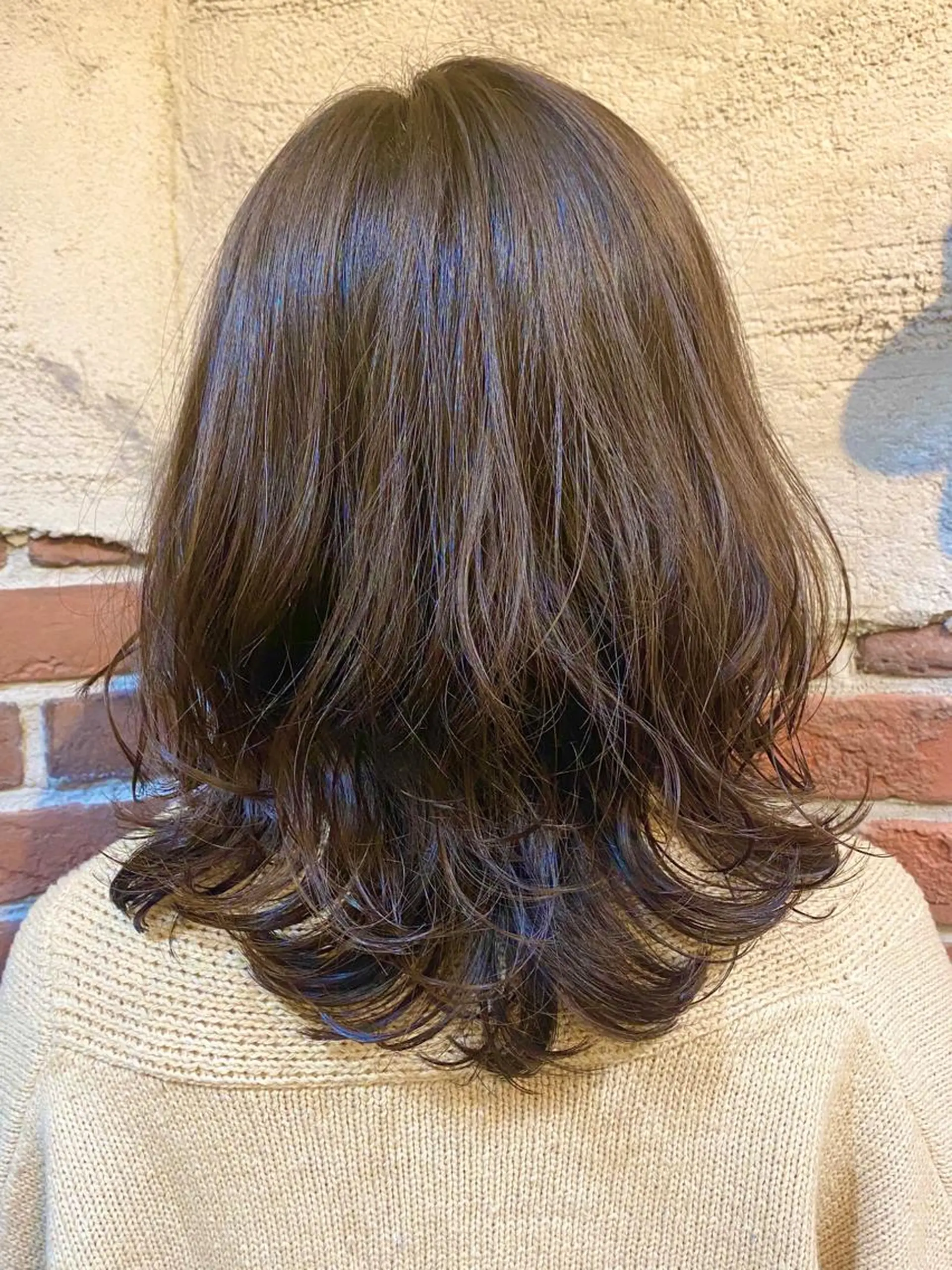 ミディアム パーマ ミディアムパーマ くびれヘア レイヤーカット/ 根本瑠実のヘアスタイル