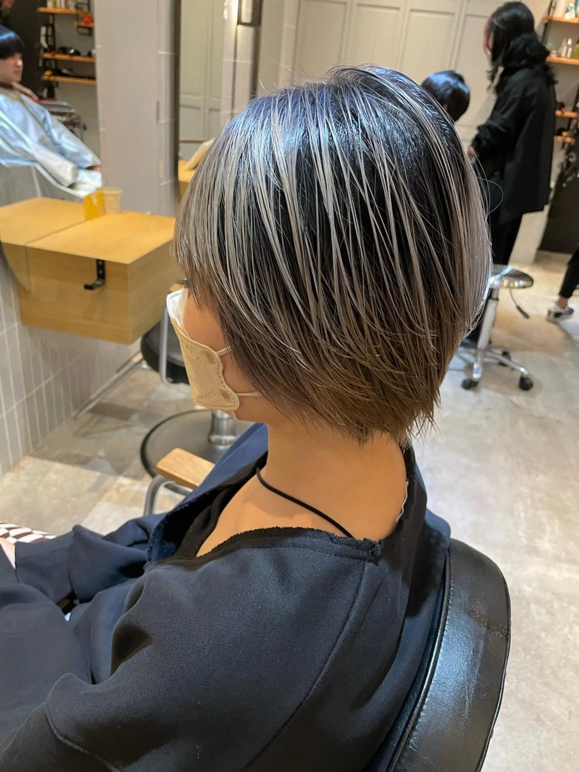 ショート レイヤーカット 複雑履歴に対応ブリー チ無しダブルカラーのヘアスタイル