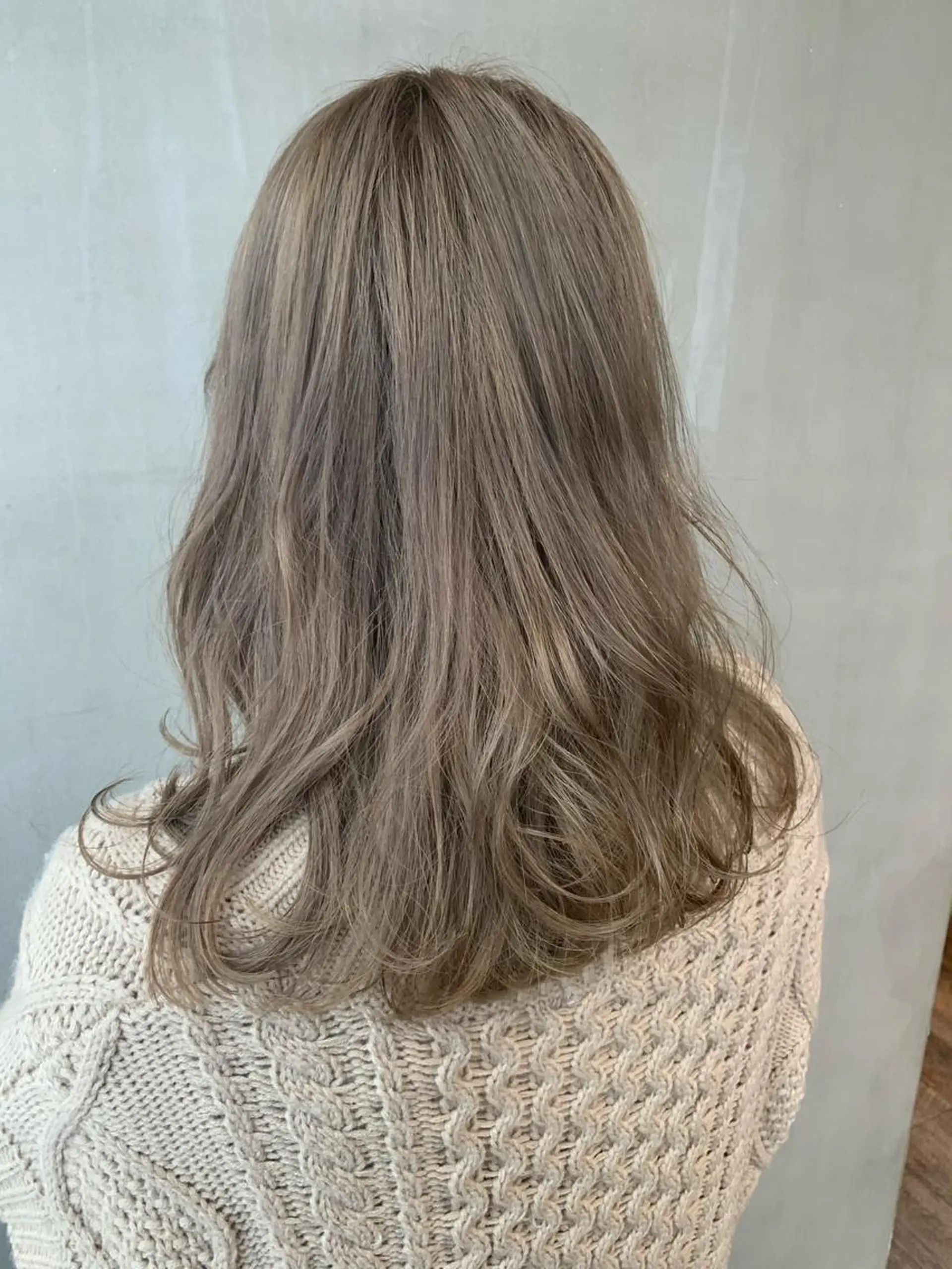 セミロング カラー ベージュカラー ブリーチ ウルフレイヤーカット /チヒロのヘアスタイル