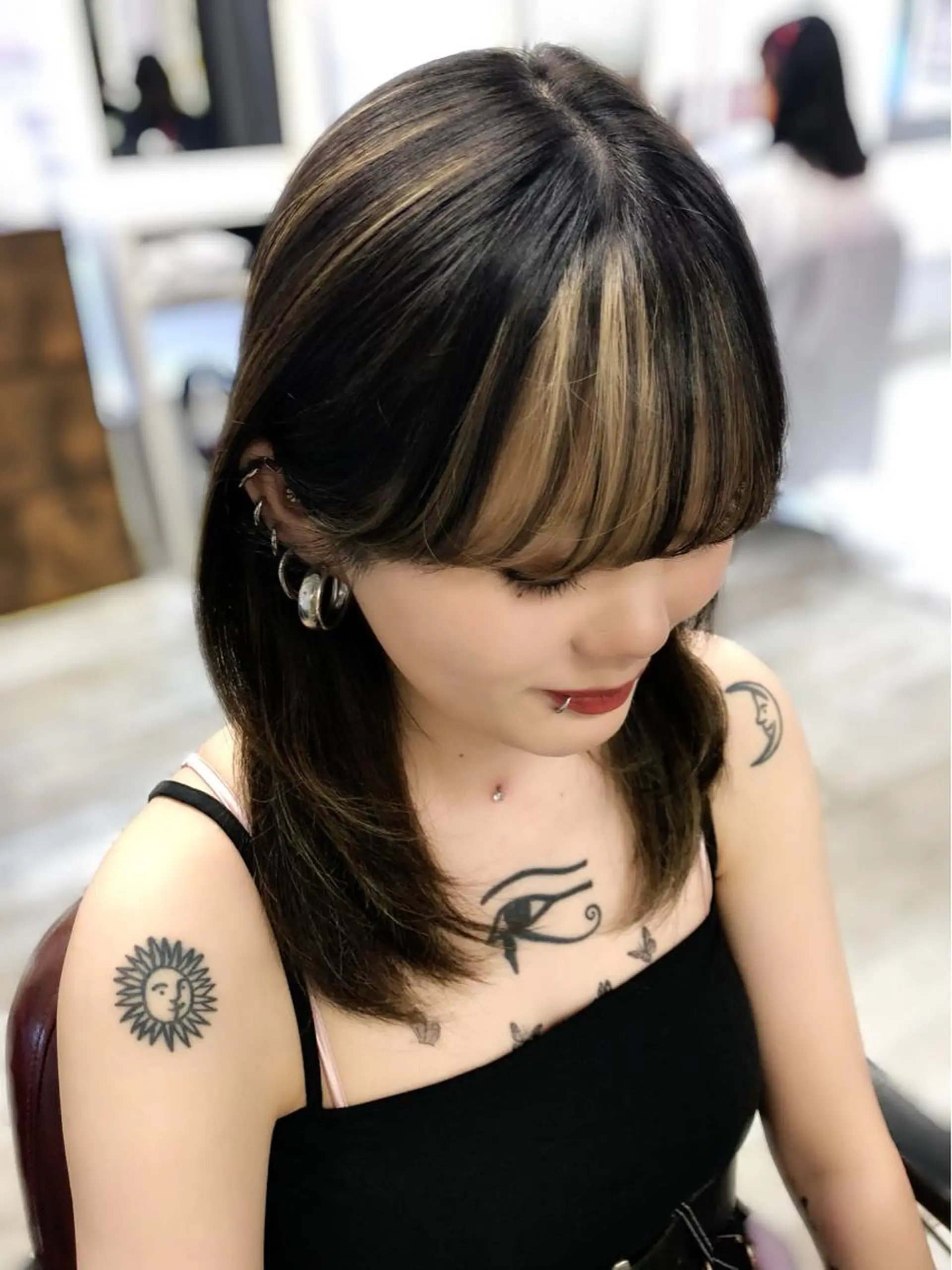 セミロング カラー ブリーチ メッシュ ヘアカラー 韓国ヘア🤍髪質改善 🇰🇷AKANEのヘアスタイル