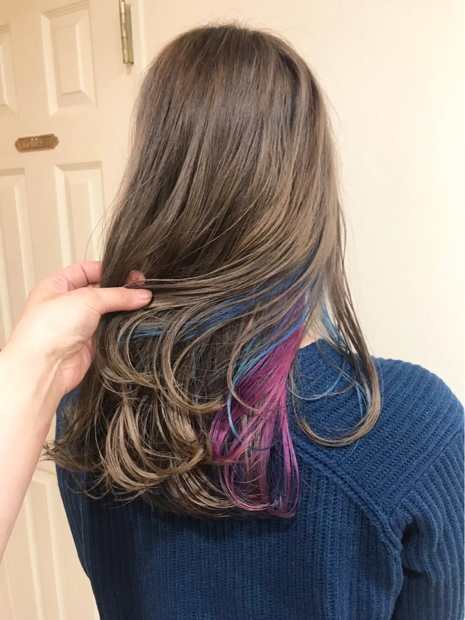 セミロング カラー カット ヘアカラー トリートメント MIOベージュカラー 柔らかいカラーのヘアスタイル