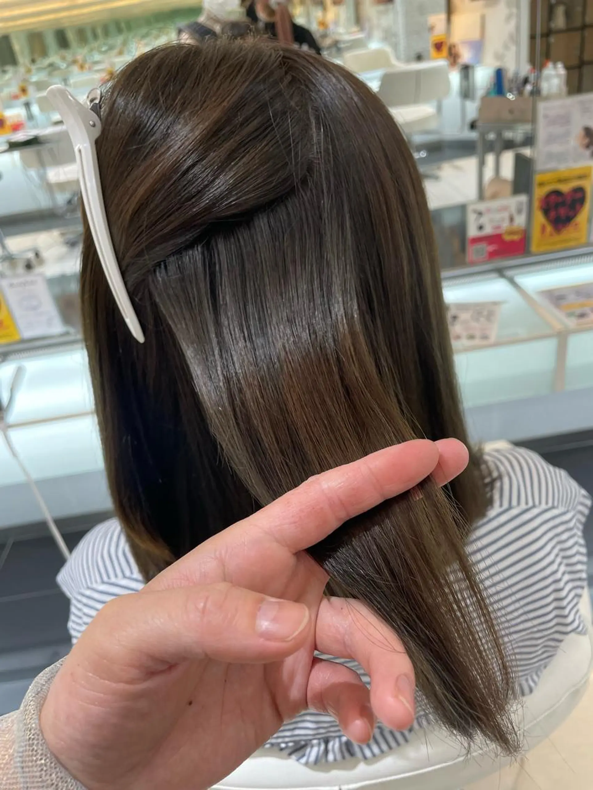 セミロング カット 縮毛矯正 髪質改善カラー 清利あやなのヘアスタイル