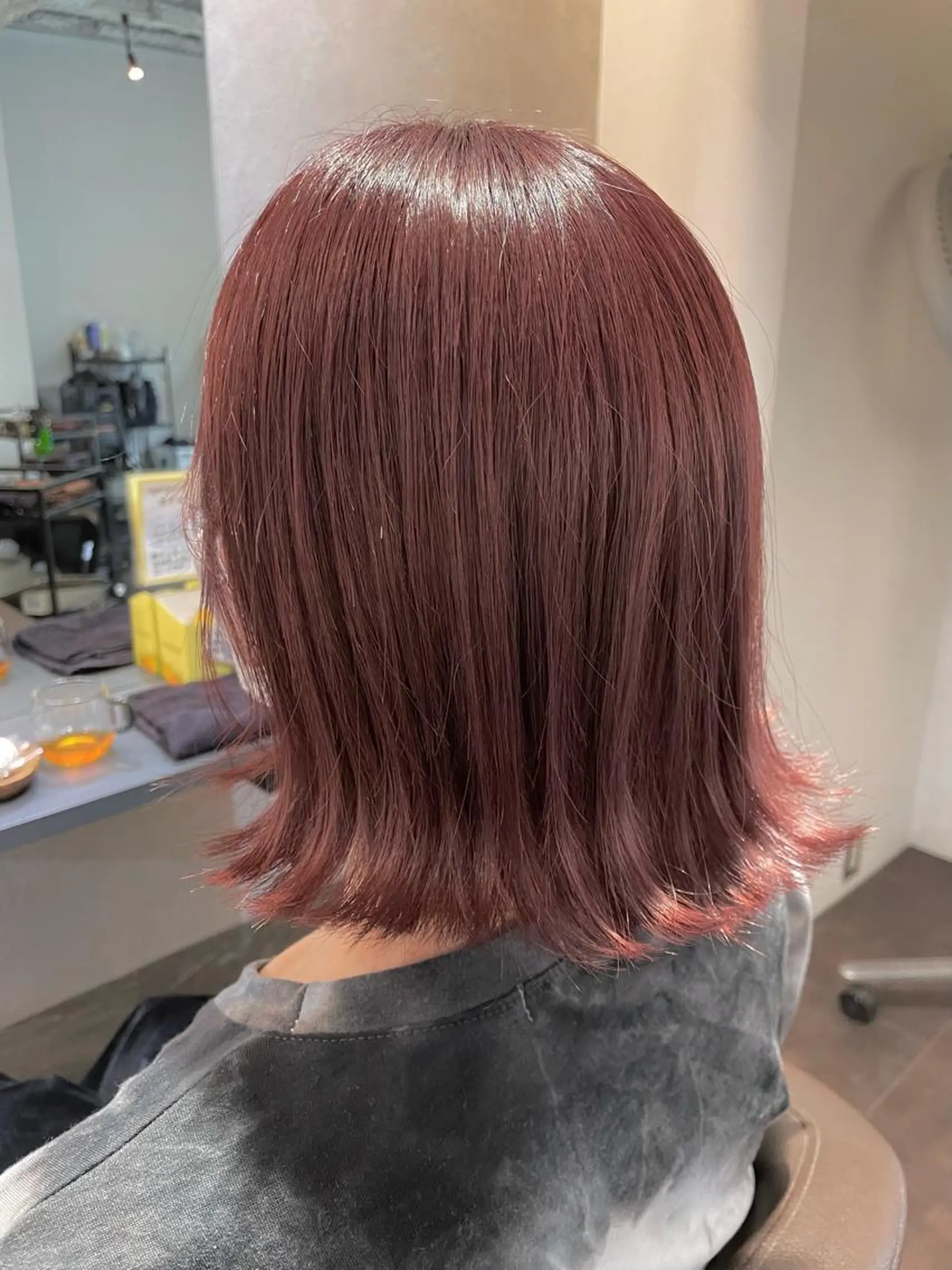 ショート カラー ブリーチ カシス ピンクカラー 💎赤み消しカラー 特化型デザイナー💎のヘアスタイル